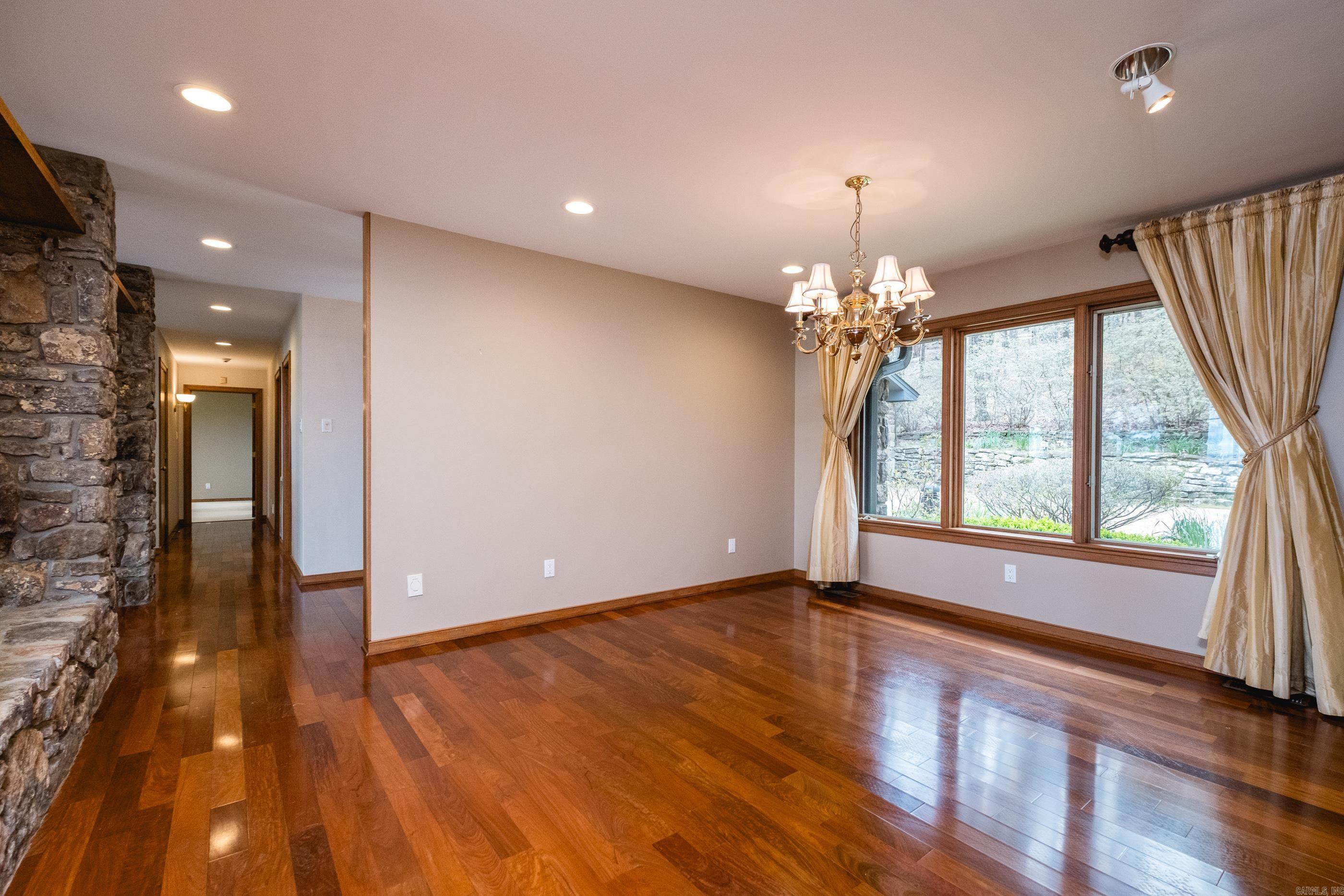 PINNACLE RIDGE ESTATES - Residential