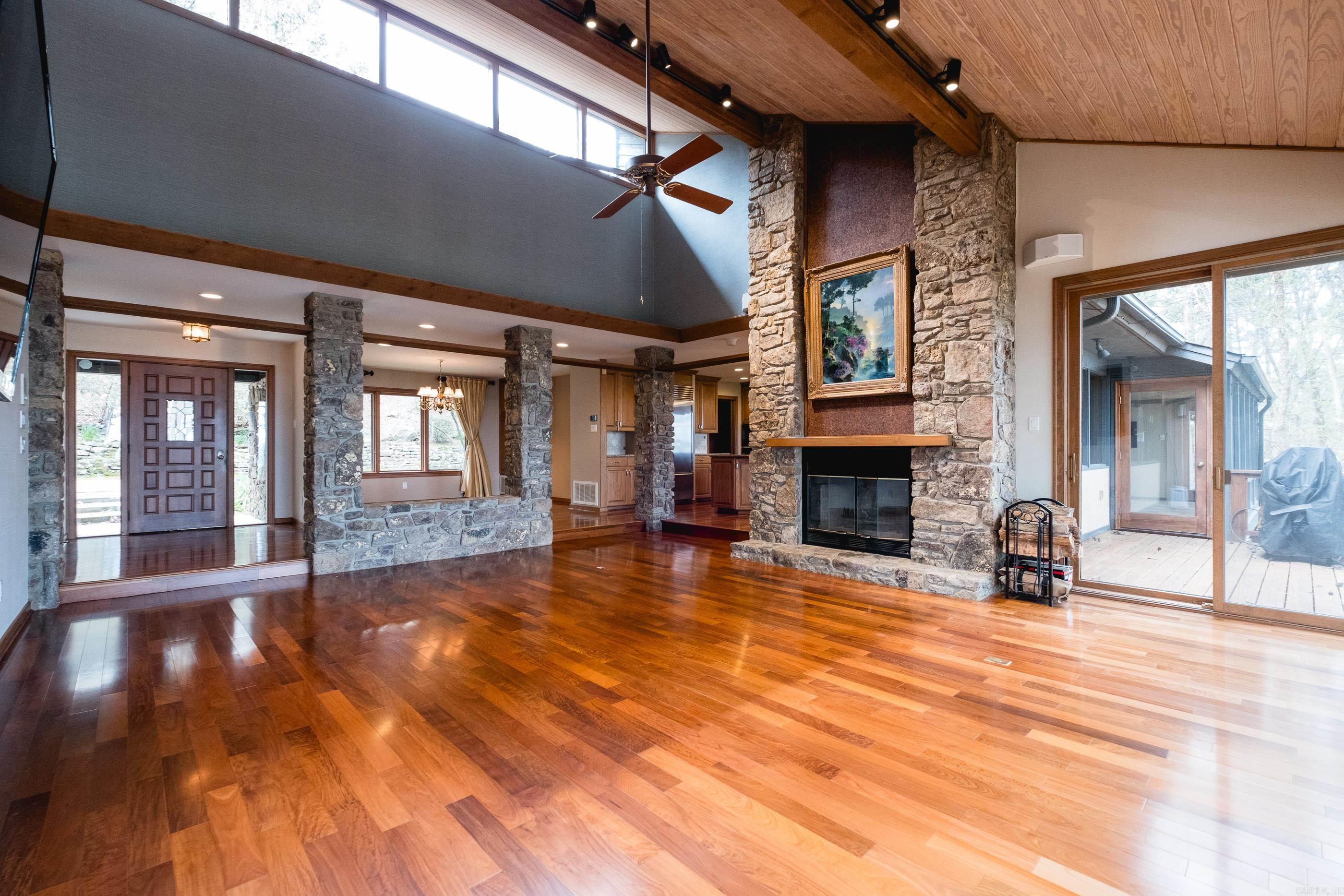 PINNACLE RIDGE ESTATES - Residential