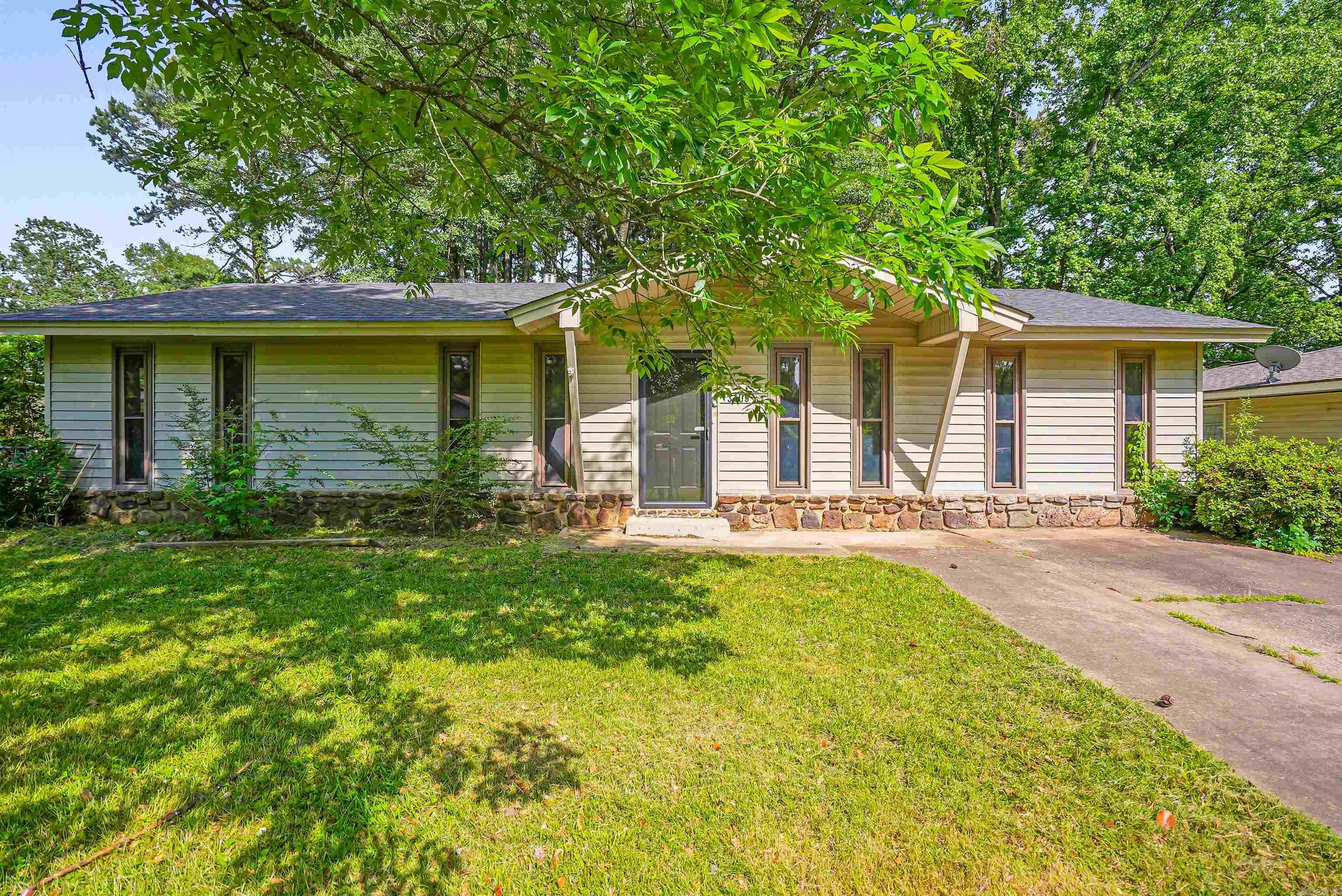 This charming home nestled in the heart of Jacksonville, boasts 1400 sqft. With three cozy bedrooms and one full & one half bathrooms, this house is perfect for anyone seeking a blend of comfort and functionality. Enclosed garage with large closet would make a great fourth bedroom, second living area, gaming room or kids play room. Home was updated in 2022 to include a new gas stove, microwave and dishwasher, ensuring your cooking experiences are both enjoyable and efficient. The countertops in the kitchen and both bathrooms have been replaced with beautiful granite. Durable and stylish new flooring extends throughout the house, complementing any decor style you choose. The HVAC system, hot water heater, roof, and windows have also been updated, providing peace of mind and enhancing the home's energy efficiency. Storage building out back is perfect for all your extras or would make a fantastic shop. With its proximity to local amenities and LRAFB, this home is one not to miss! ~Agents see remarks~