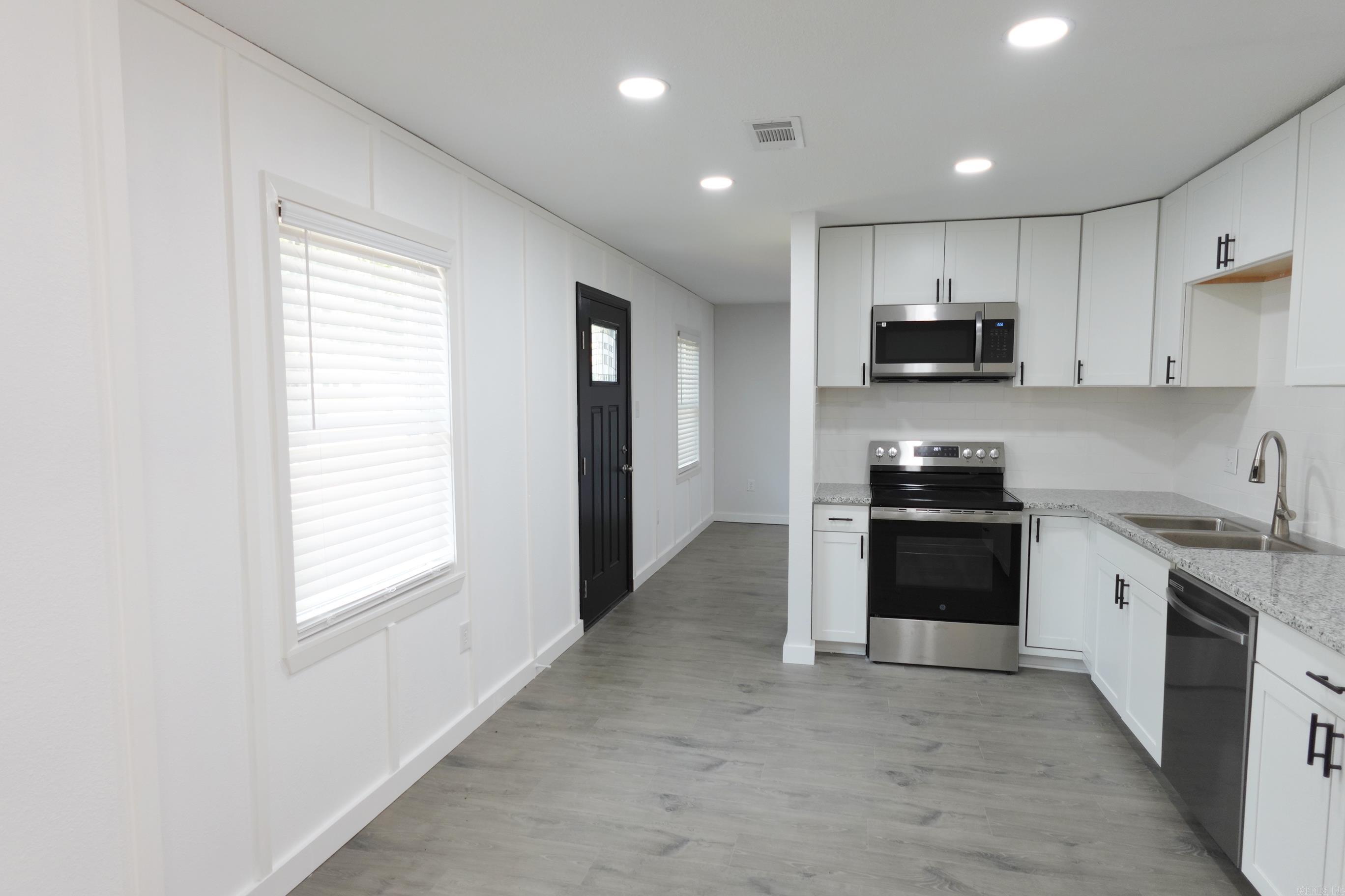 CONWAY MANOR - Residential