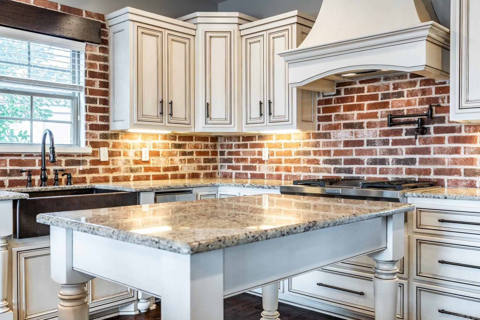 WEATHERSTONE - Residential