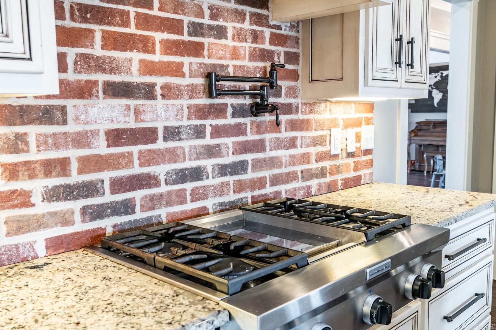 WEATHERSTONE - Residential