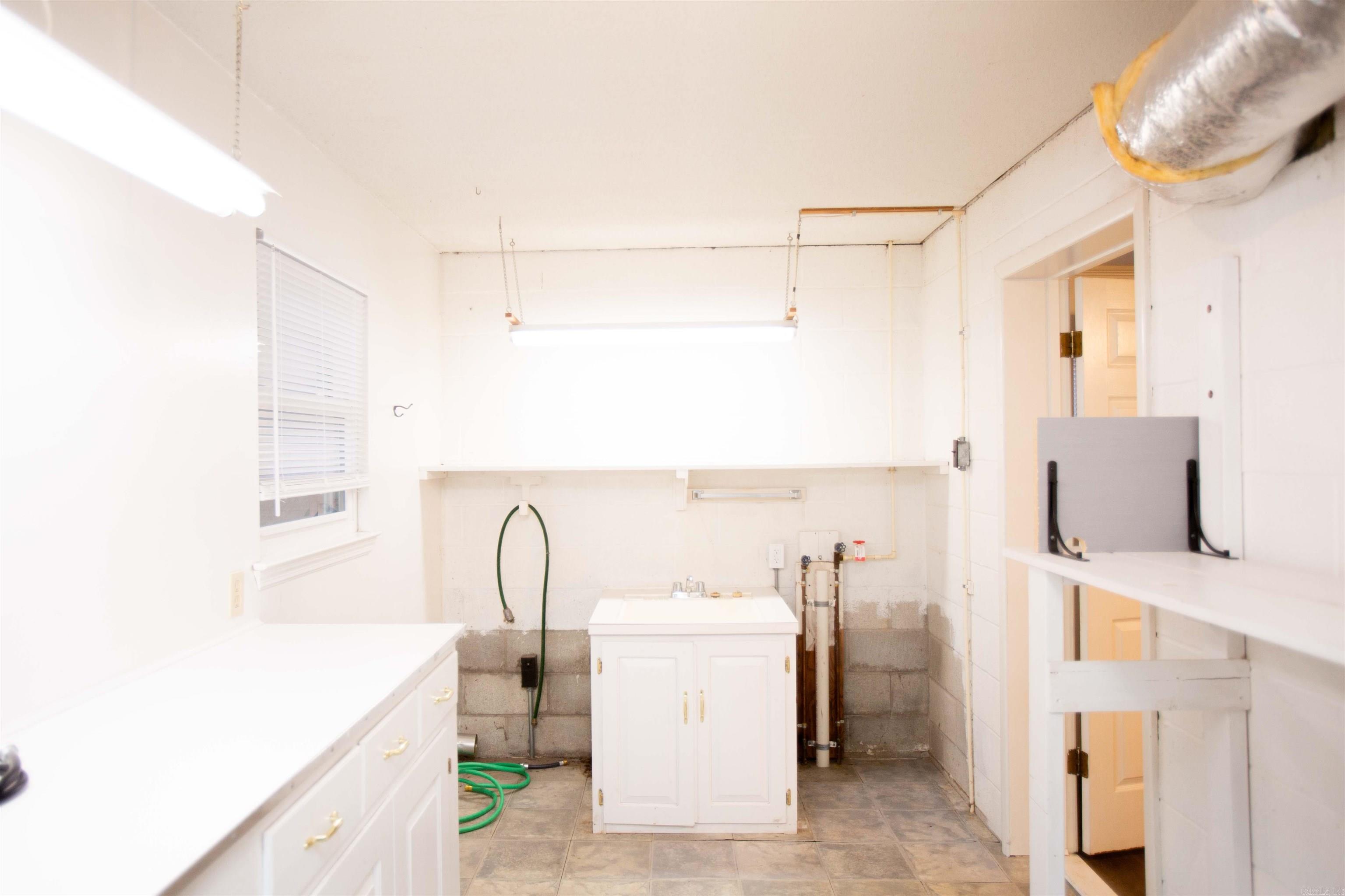 Leawood Manor - Residential Lease