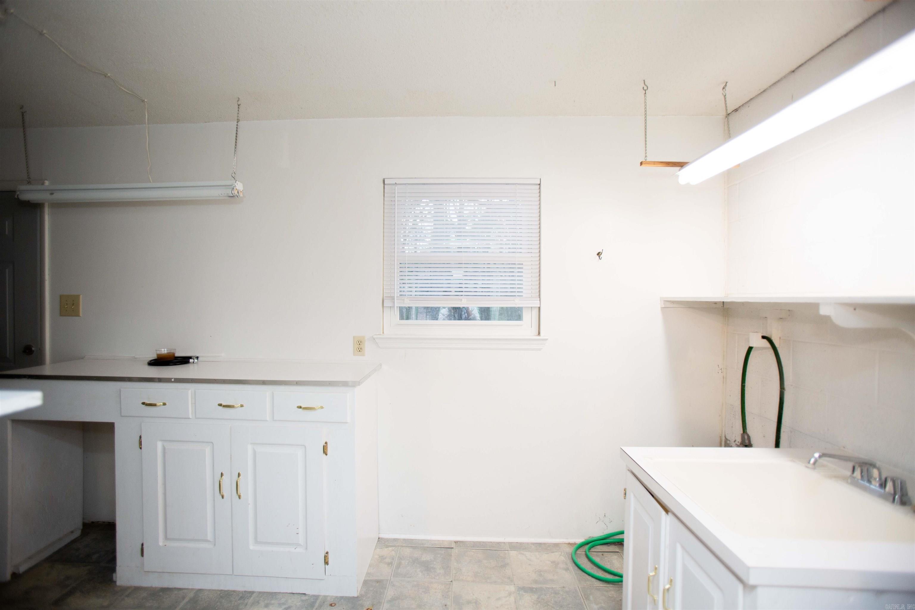 Leawood Manor - Residential Lease