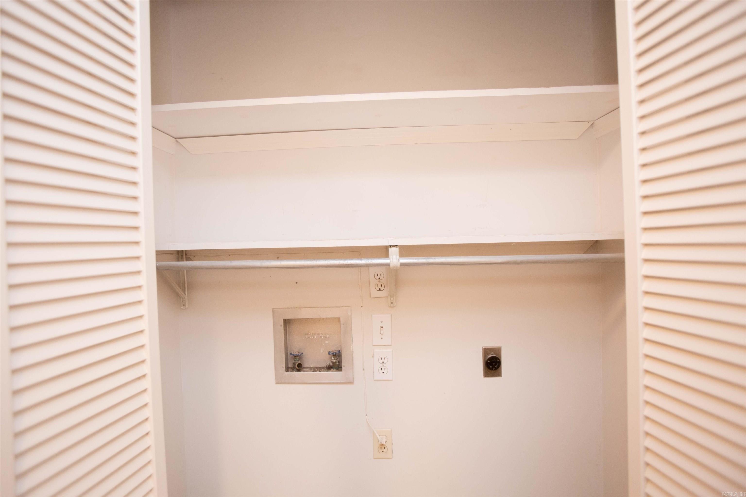 Leawood Manor - Residential Lease