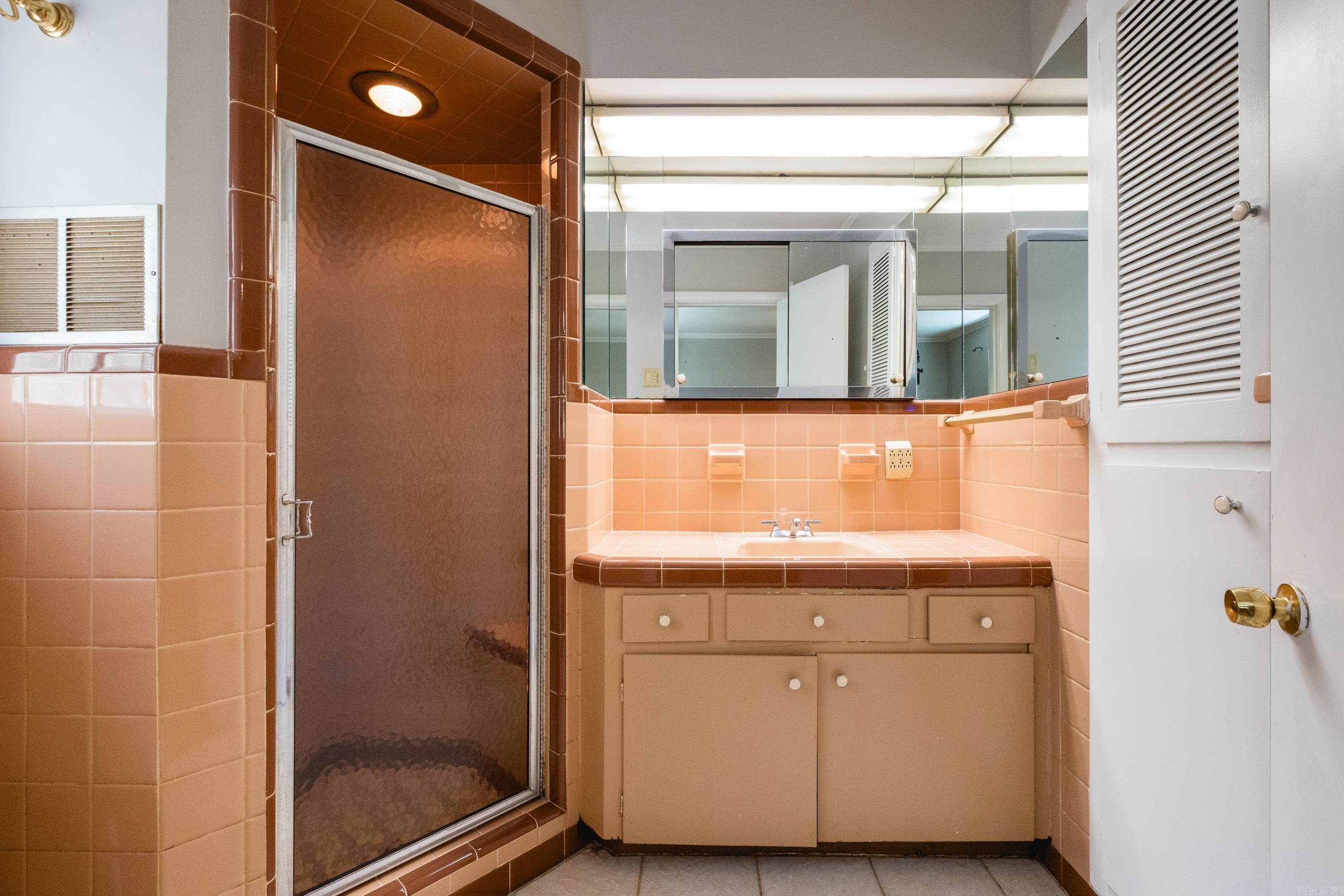 PLAZA HEIGHTS - Residential