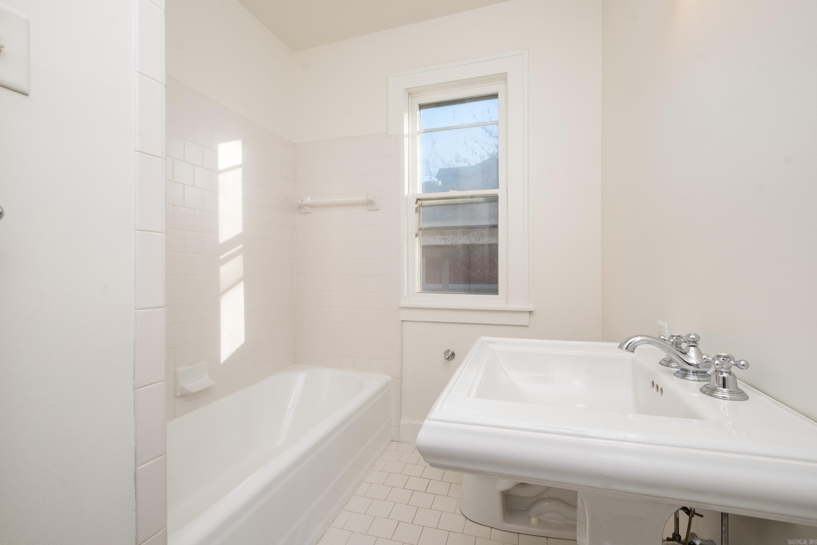 AUTEN & MOSS - Residential