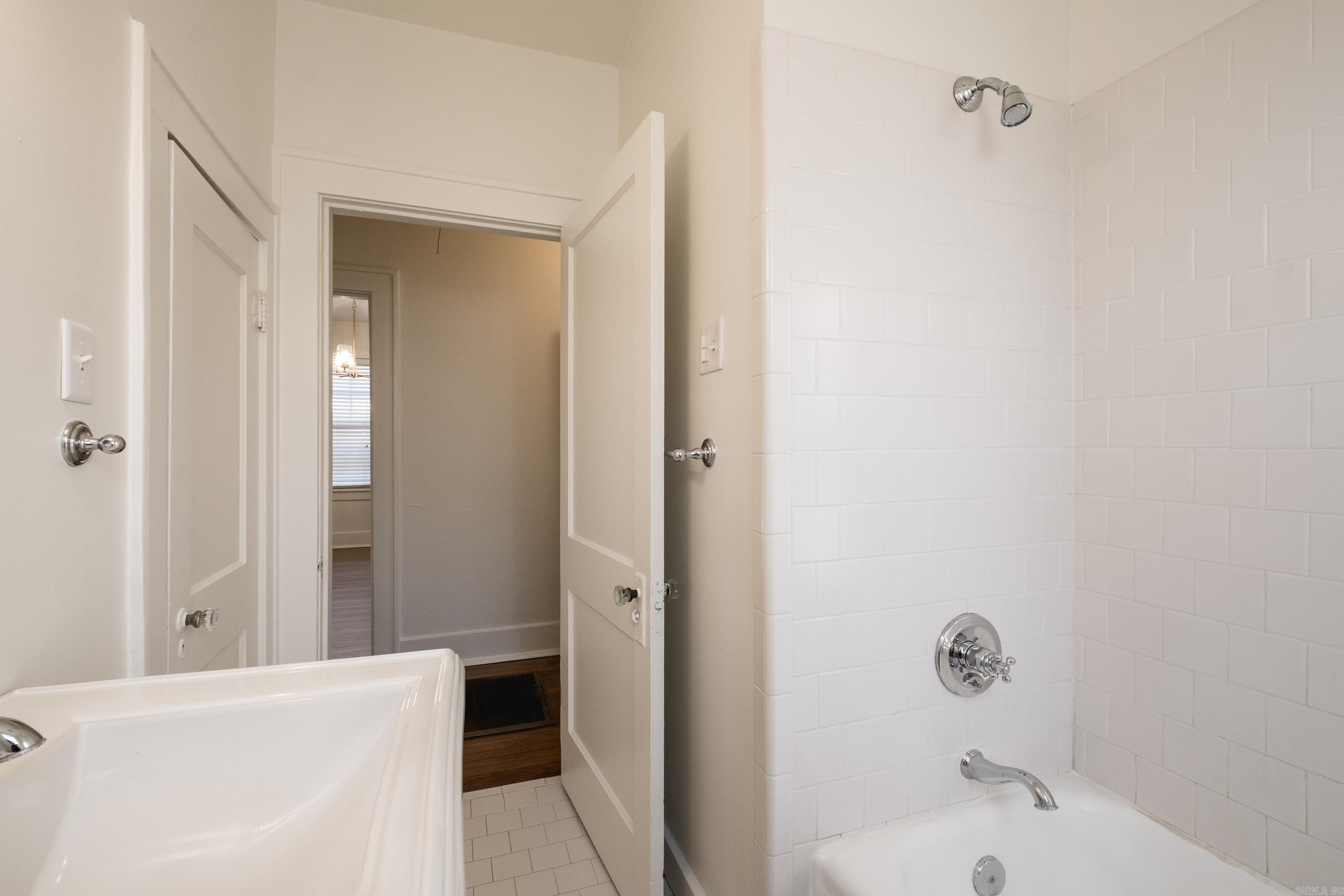 AUTEN & MOSS - Residential