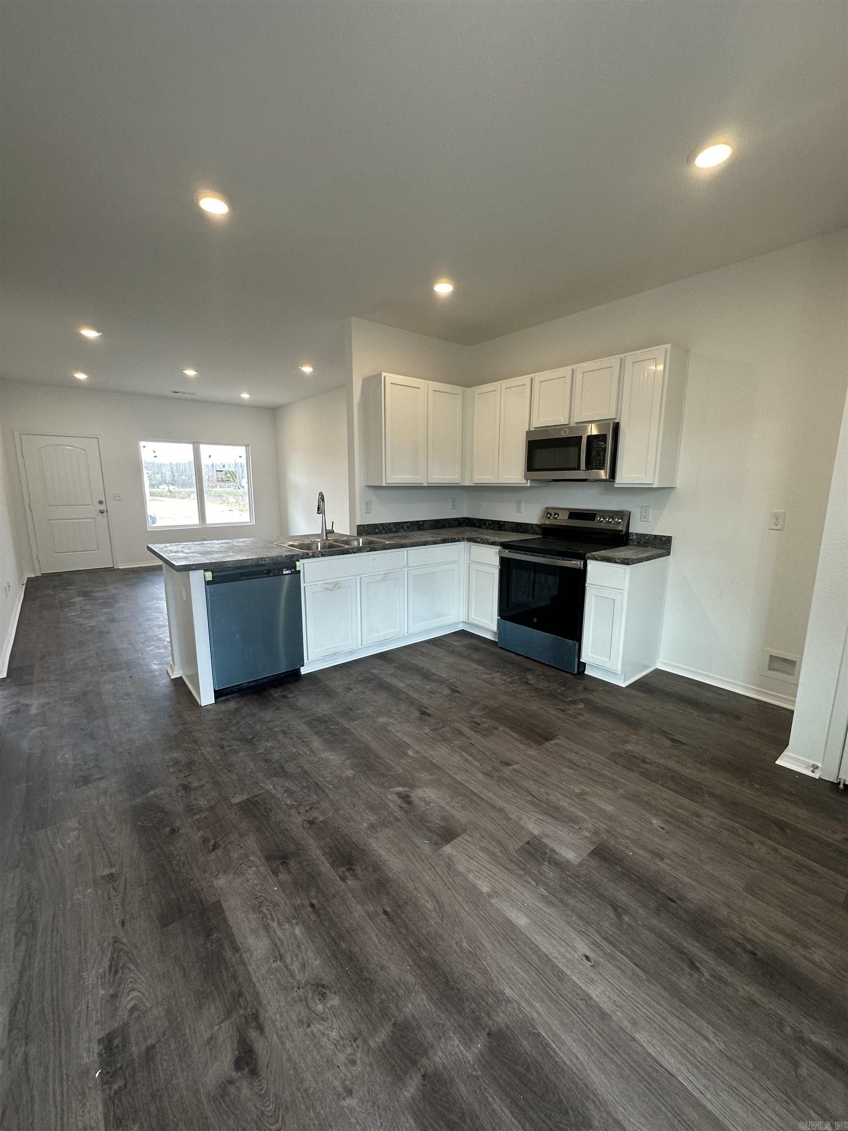 DEERFIELD ESTATES - Residential