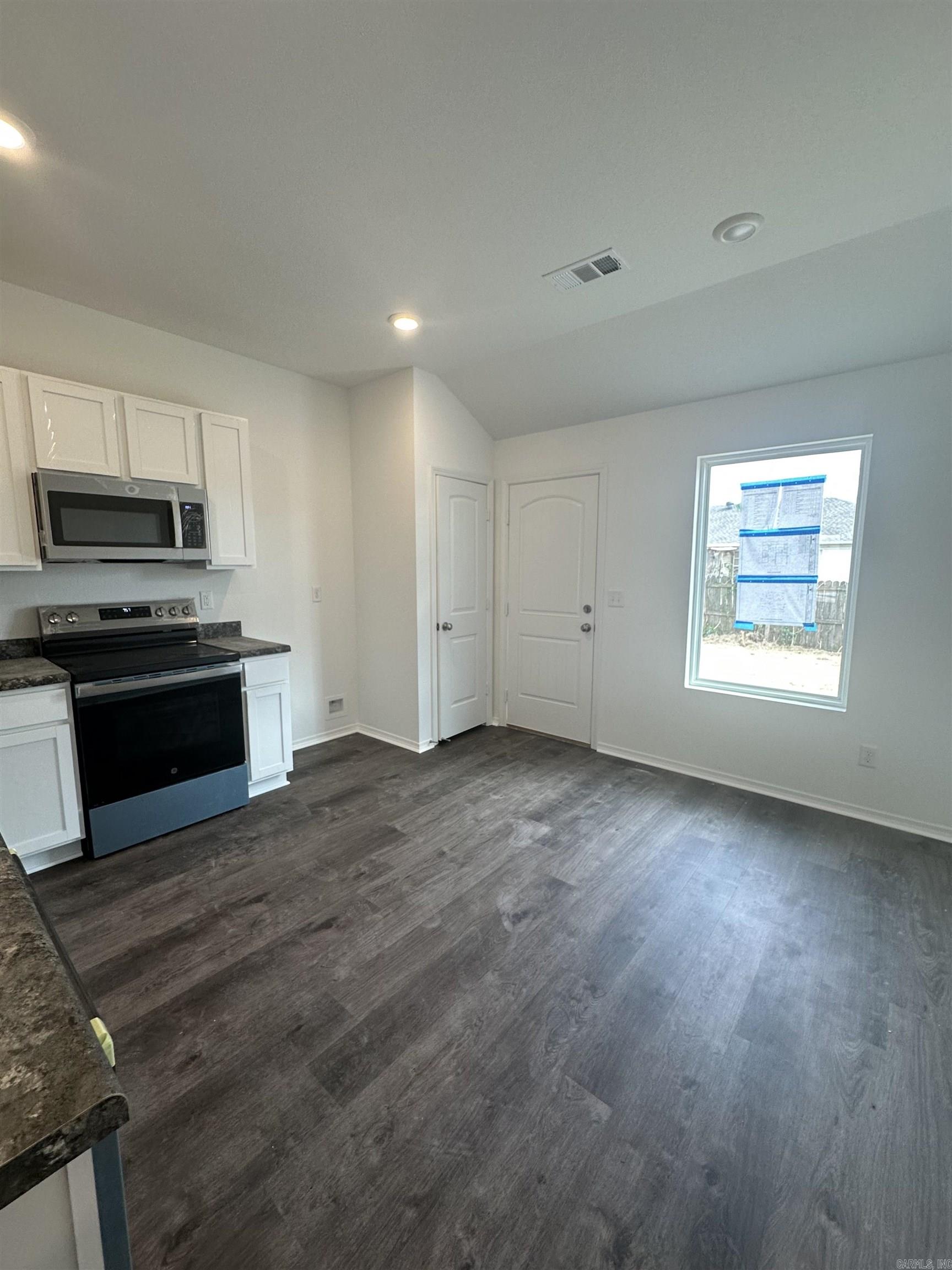 DEERFIELD ESTATES - Residential