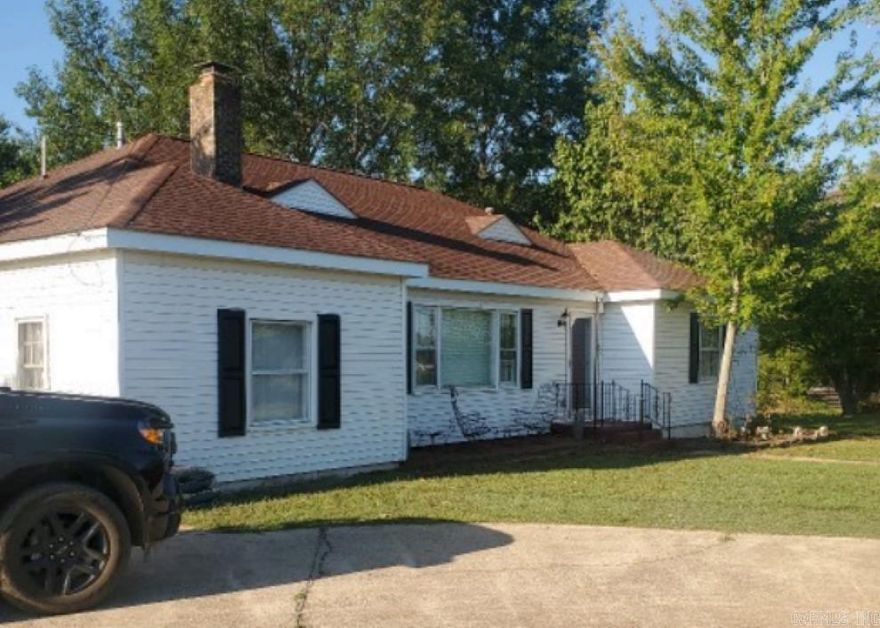 Spacious home, 3 bedrooms, 2 baths, kitchen offers lots of cabinets, with eat in breakfast nook, plus separate dining room, pantry, great storage areas, large bonus room, could be 4th bedroom, hard wood and luxury vinyl plus a detached shop/garage.