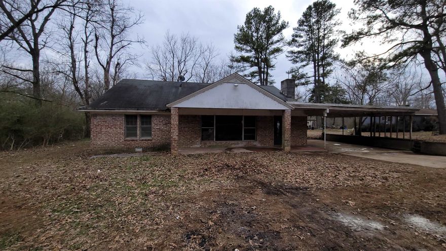 Brick home on nearly 1 acre with 9 rooms and on the South Fork Little Red River. Has nice size living room with fireplace set up for wood stove, and large master bedroom. Only 15 minutes to Clinton which has restaurants, gas stations, a Walmart, and many amenities.  Beautiful and peaceful rural setting.
