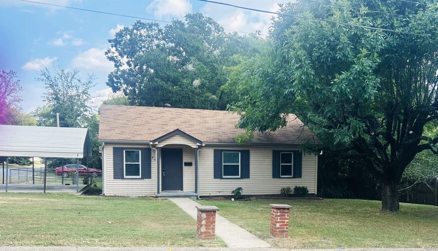 This adorable 3 Bedroom, 1 Bath Home sits in the Heart of Downtown Benton.  This home has a large fenced in backyard and is on a corner lot.  .  The new Maytag Washer & Dryer convey with the home. New HW Heater. ***WITH AN ACCEPTABLE OFFER, THE SELLER WILL GIVE AN ALLOWANCE OF $5,000 TO GO TOWARDS THE BUYERS' CLOSING COSTS OR DISCOUNT POINTS TO BUY DOWN THE RATE***