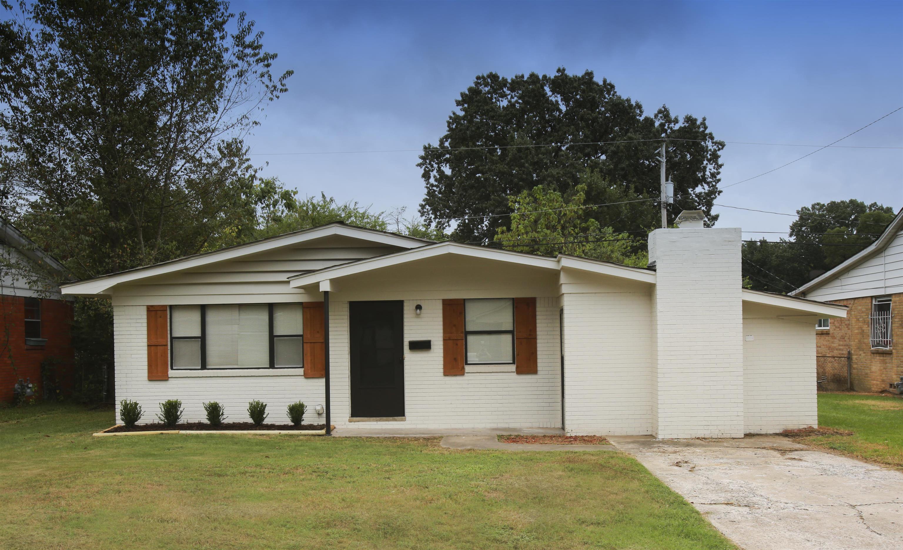 Come check out this newly renovated 3bd/1.5 in Little Rock /UALR area. This house has lots of space and the yard is perfect for your back yard family get togethers. Tenant occupied, 24-hour notice for showings.