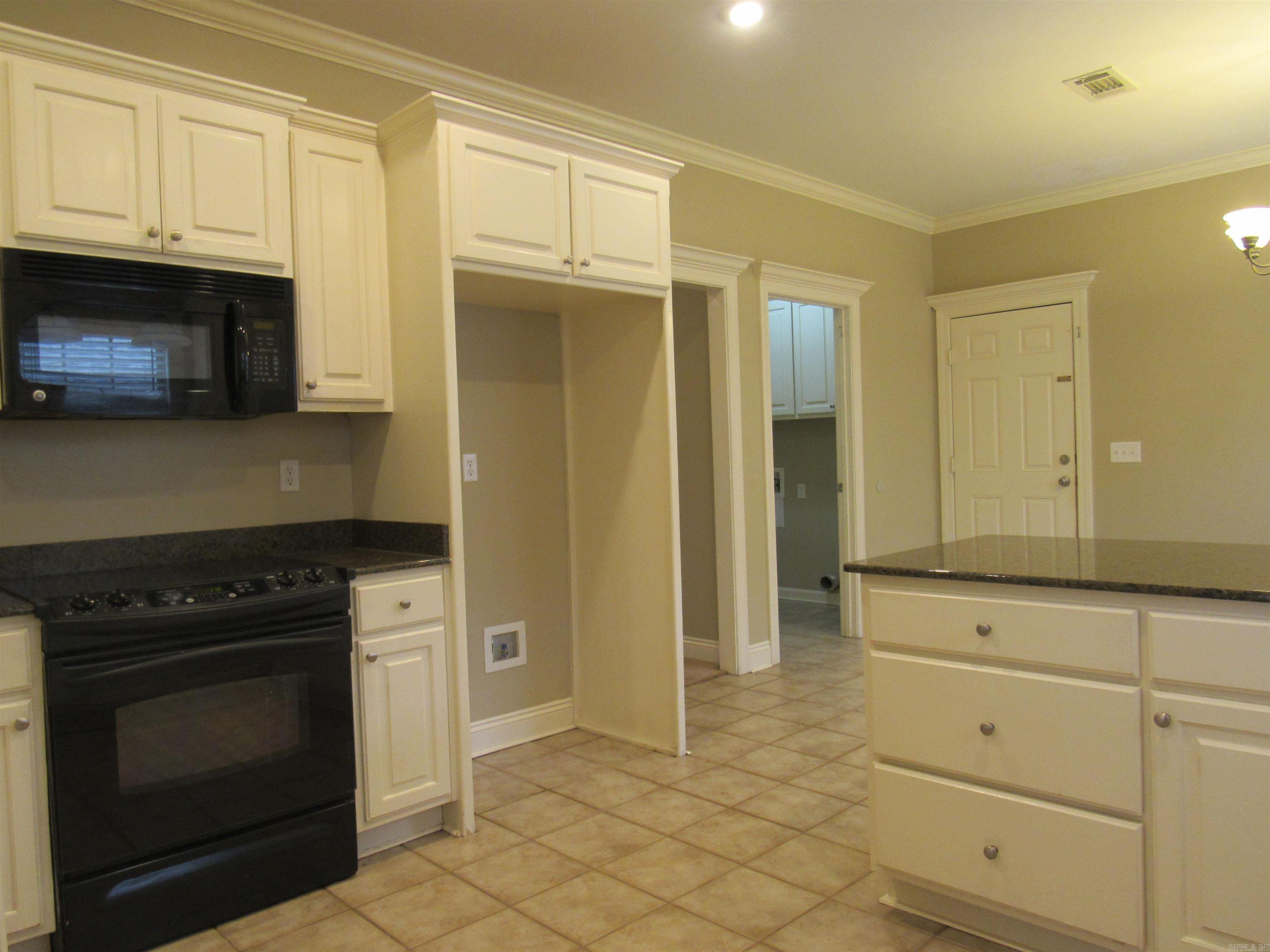 COUNTRY CLUB OF ARK THE - Residential Lease