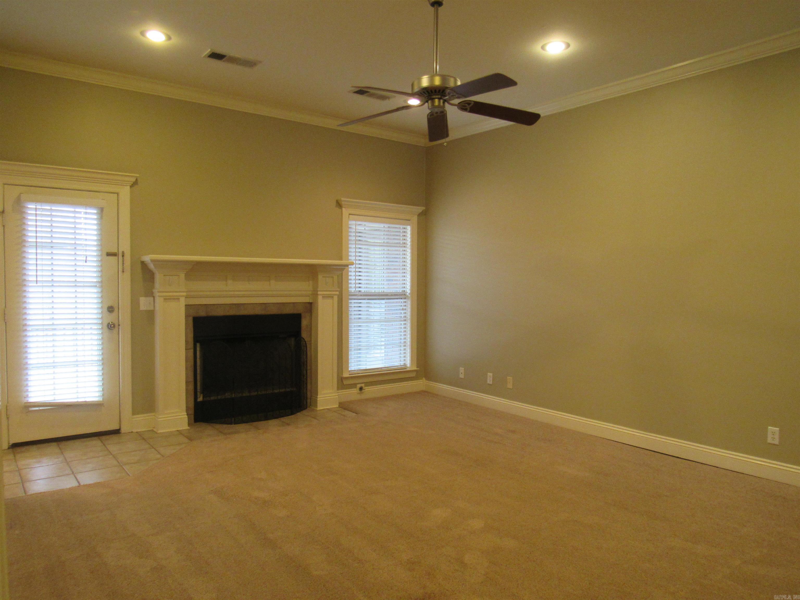 COUNTRY CLUB OF ARK THE - Residential Lease