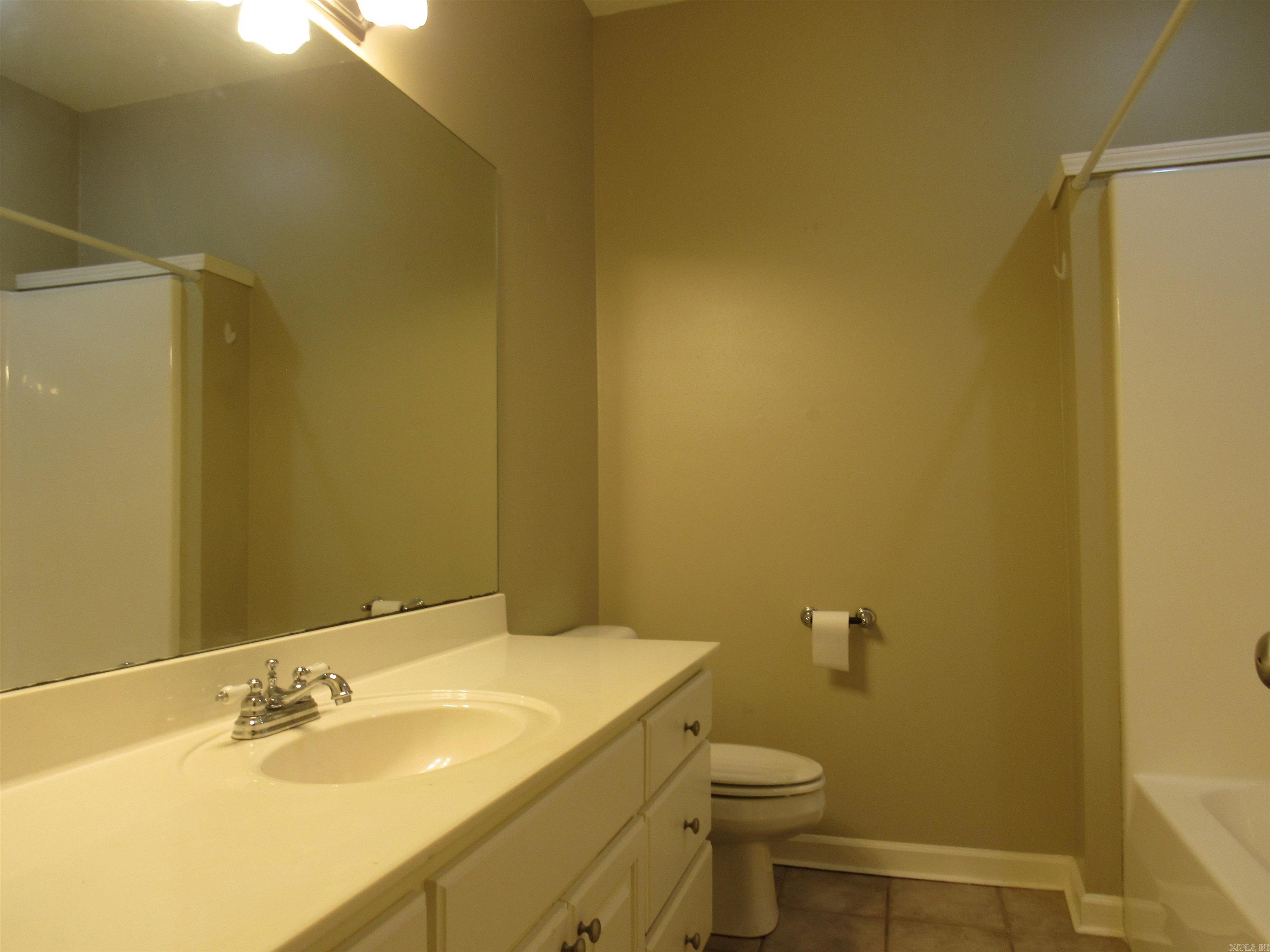 COUNTRY CLUB OF ARK THE - Residential Lease