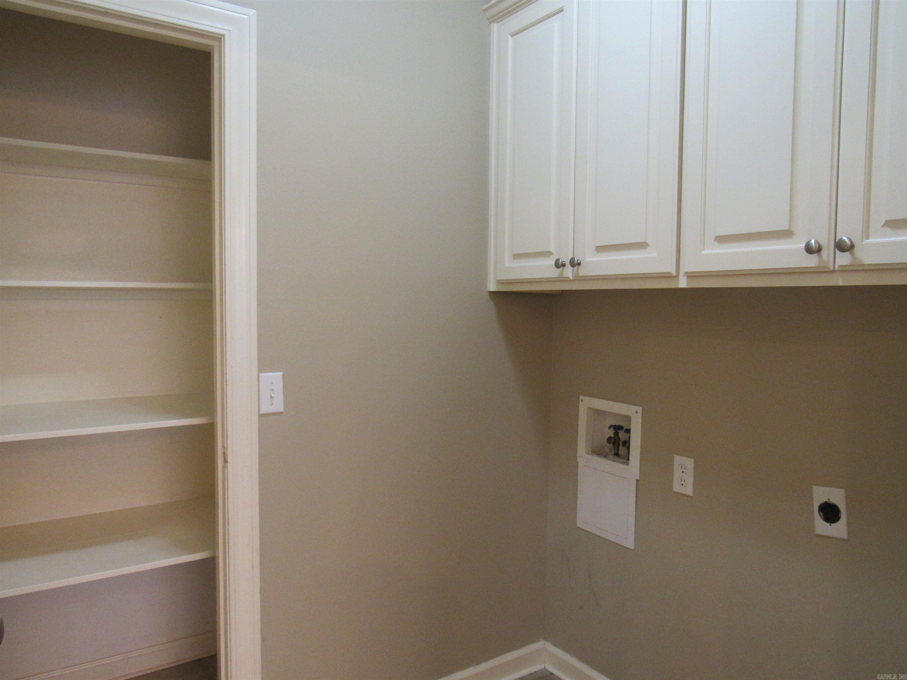 COUNTRY CLUB OF ARK THE - Residential Lease