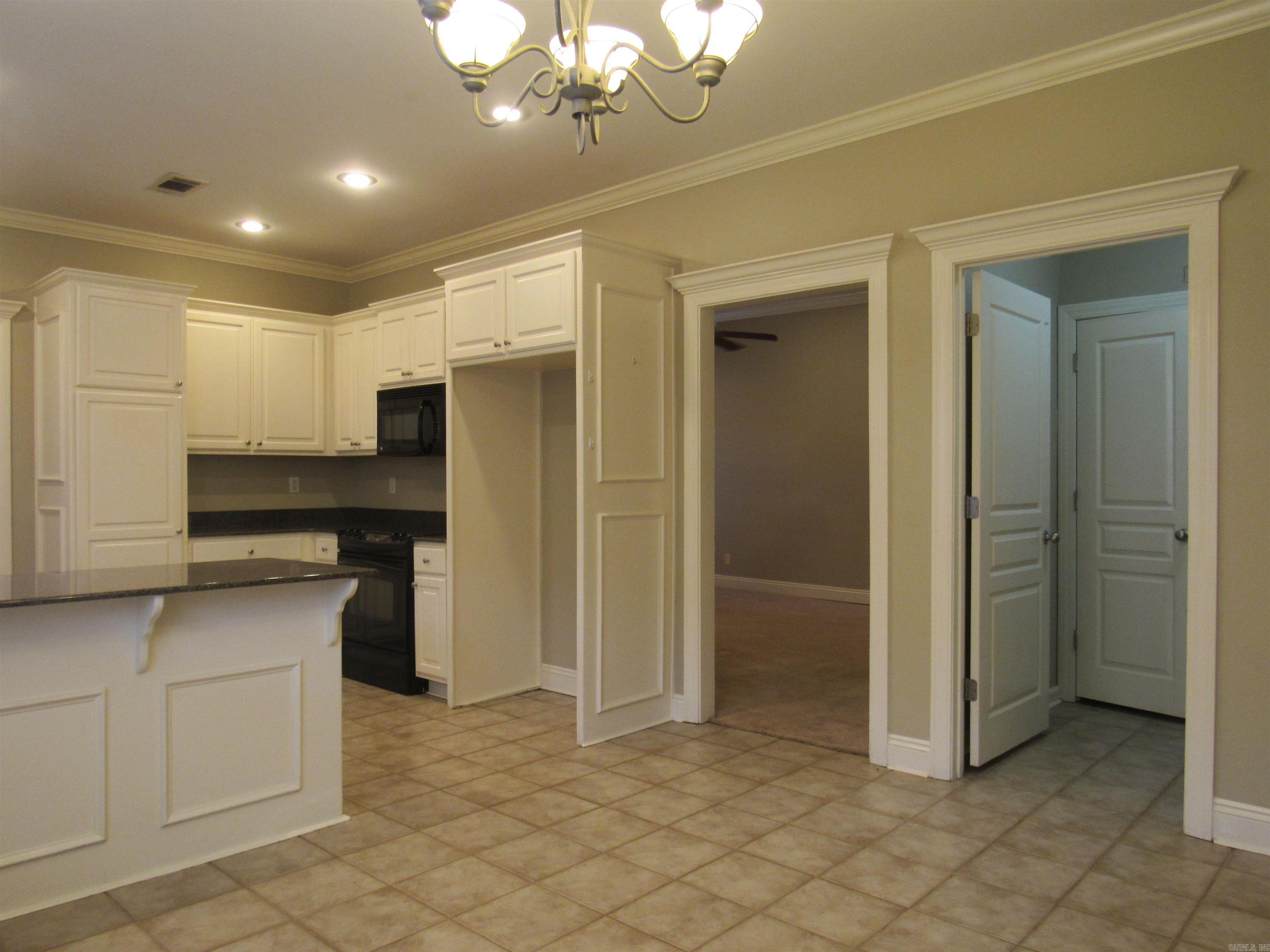 COUNTRY CLUB OF ARK THE - Residential Lease