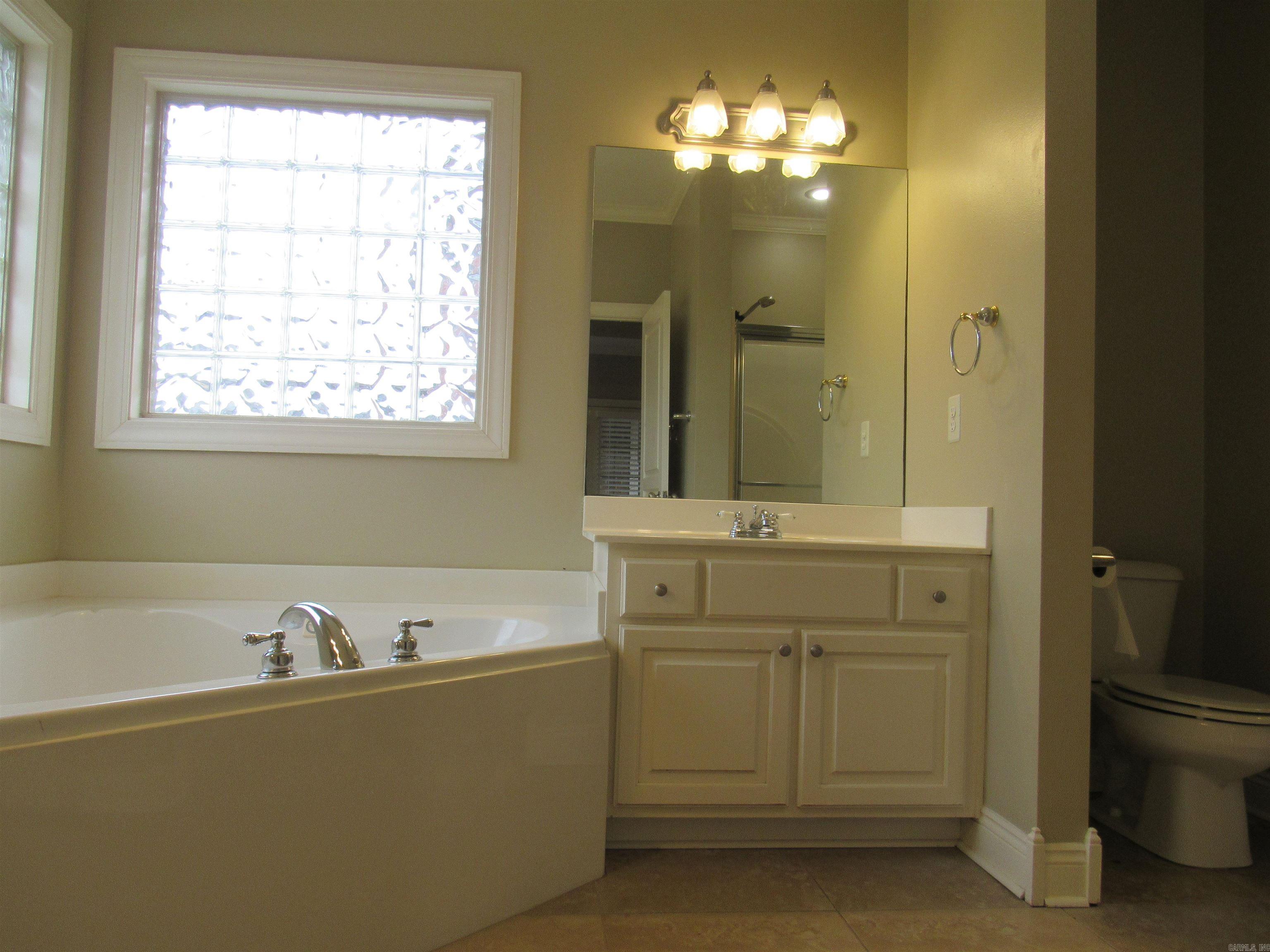 COUNTRY CLUB OF ARK THE - Residential Lease