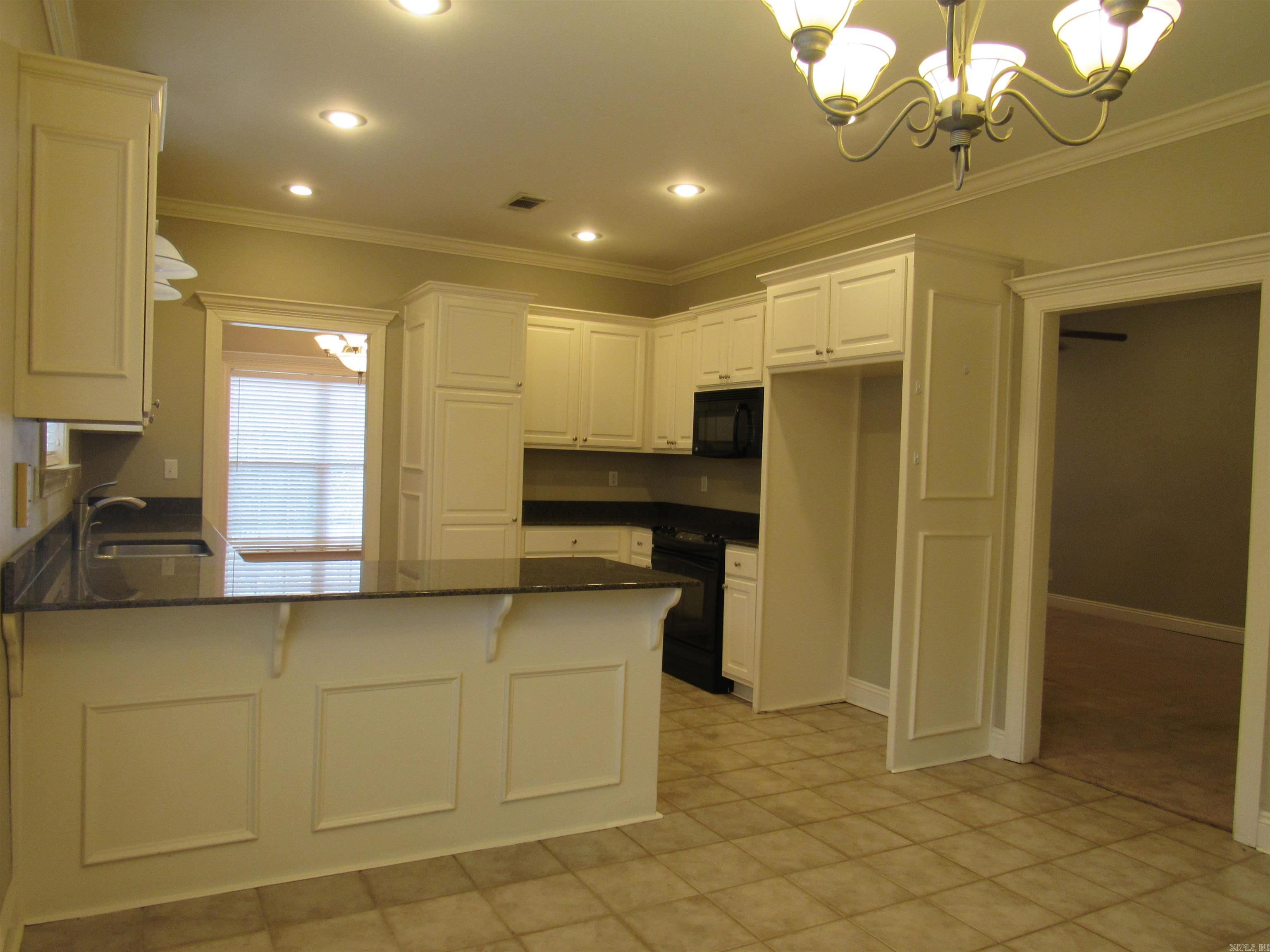 COUNTRY CLUB OF ARK THE - Residential Lease