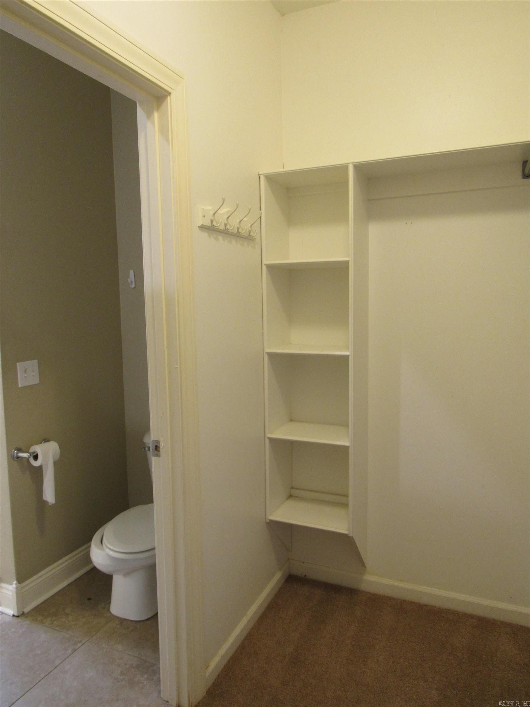 COUNTRY CLUB OF ARK THE - Residential Lease