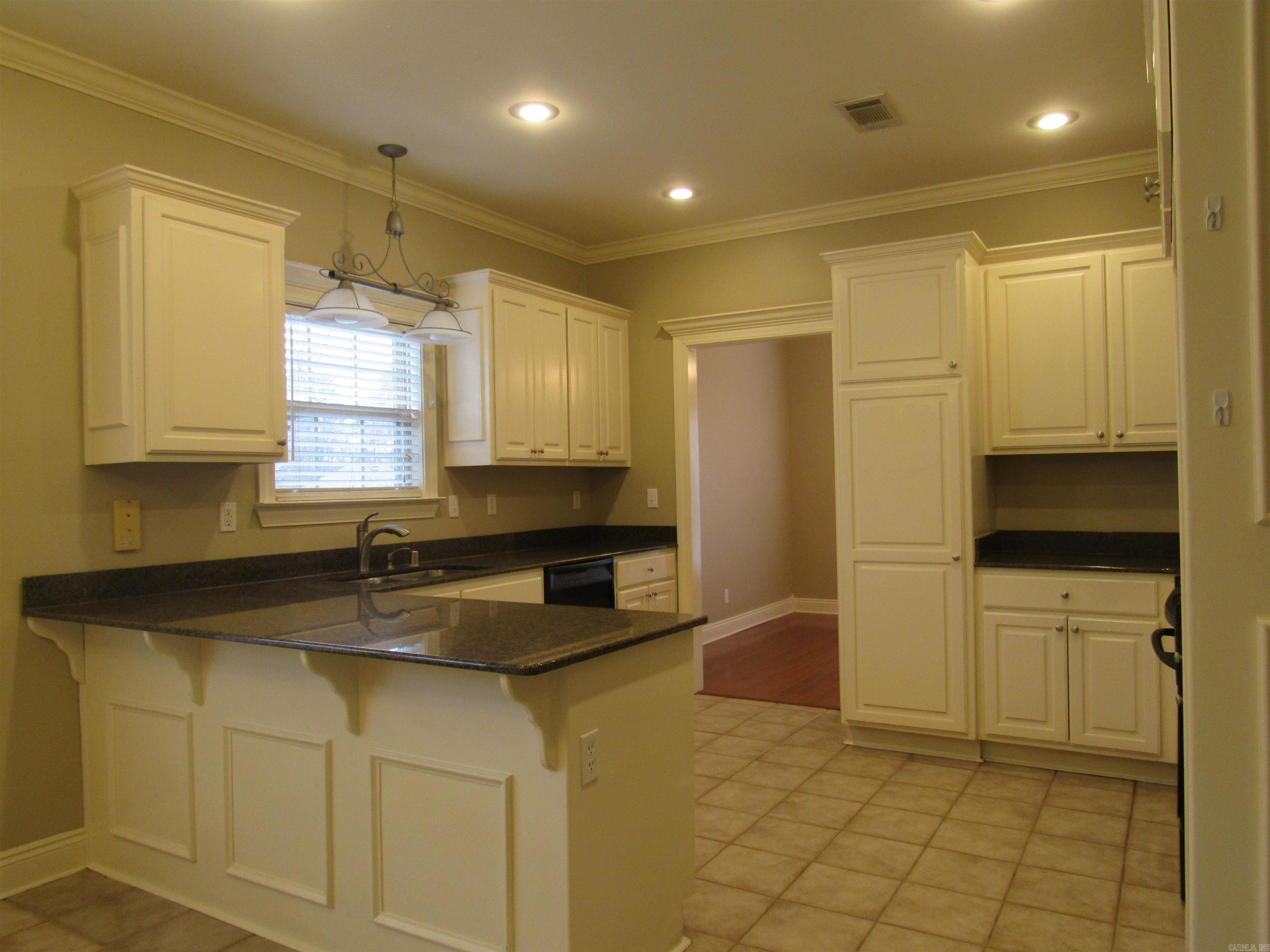 COUNTRY CLUB OF ARK THE - Residential Lease