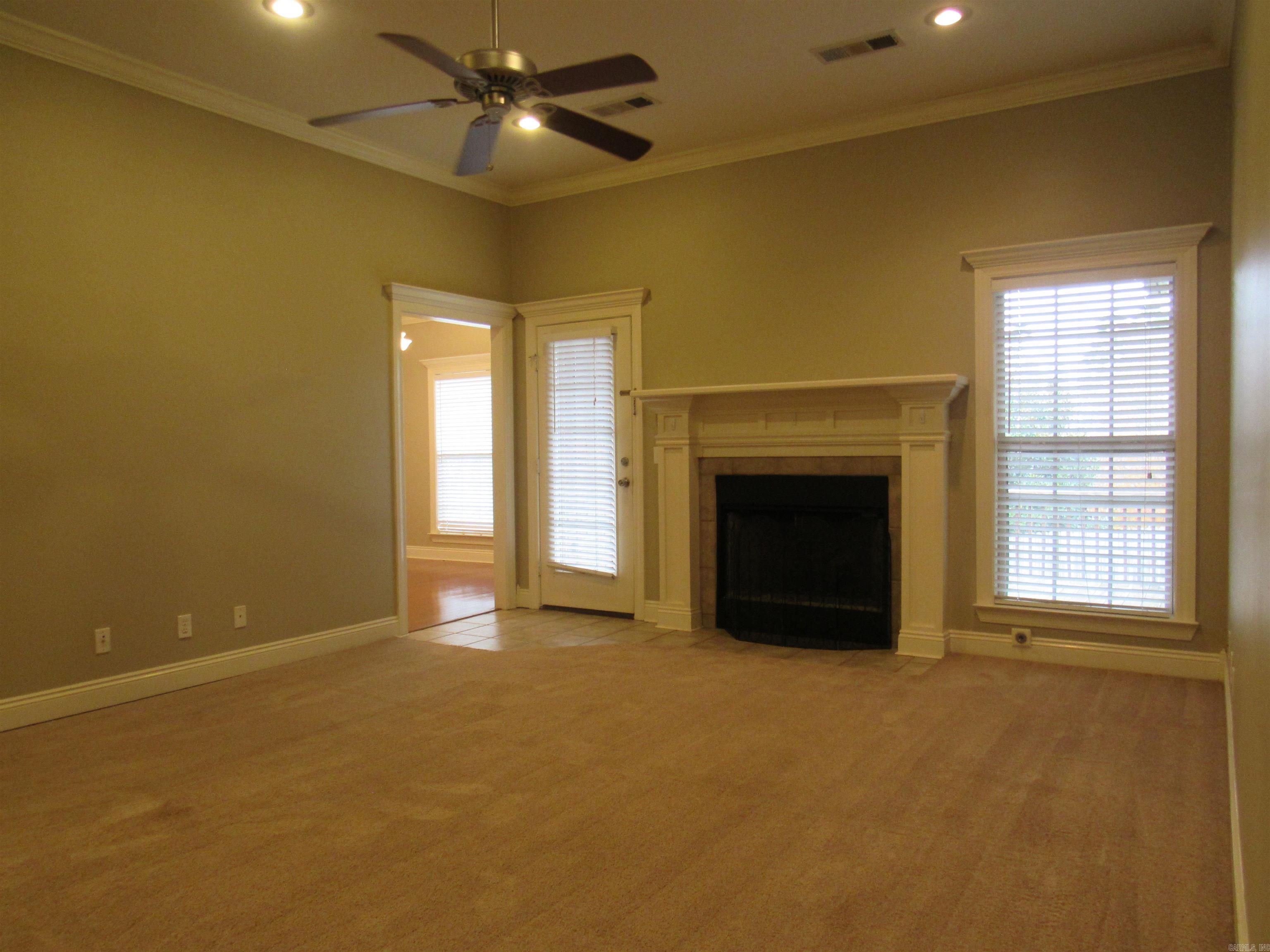 COUNTRY CLUB OF ARK THE - Residential Lease