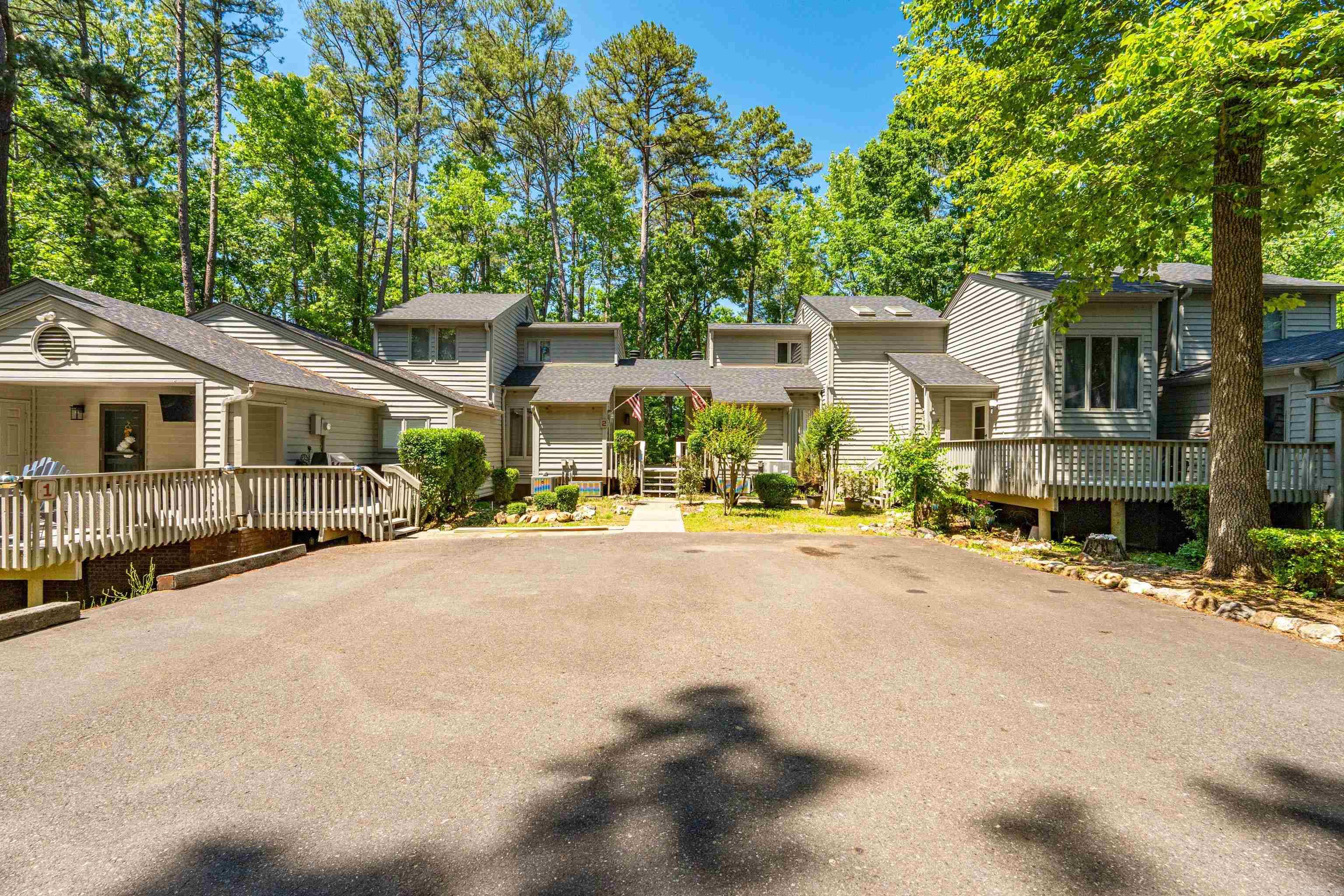 SILVER POINT CONDOS - Residential