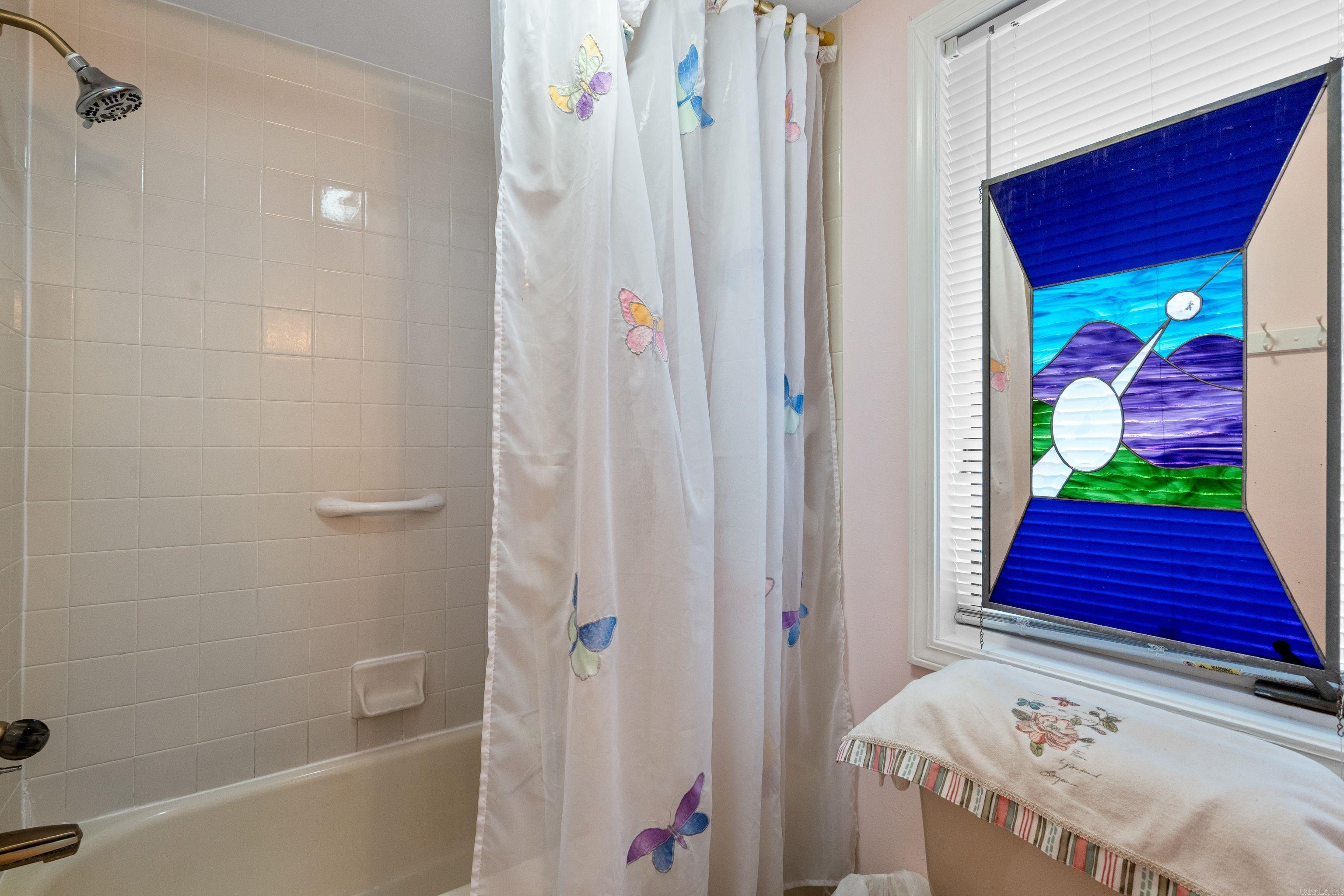 SILVER POINT CONDOS - Residential