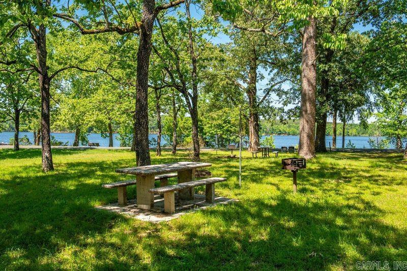 SILVER POINT CONDOS - Residential