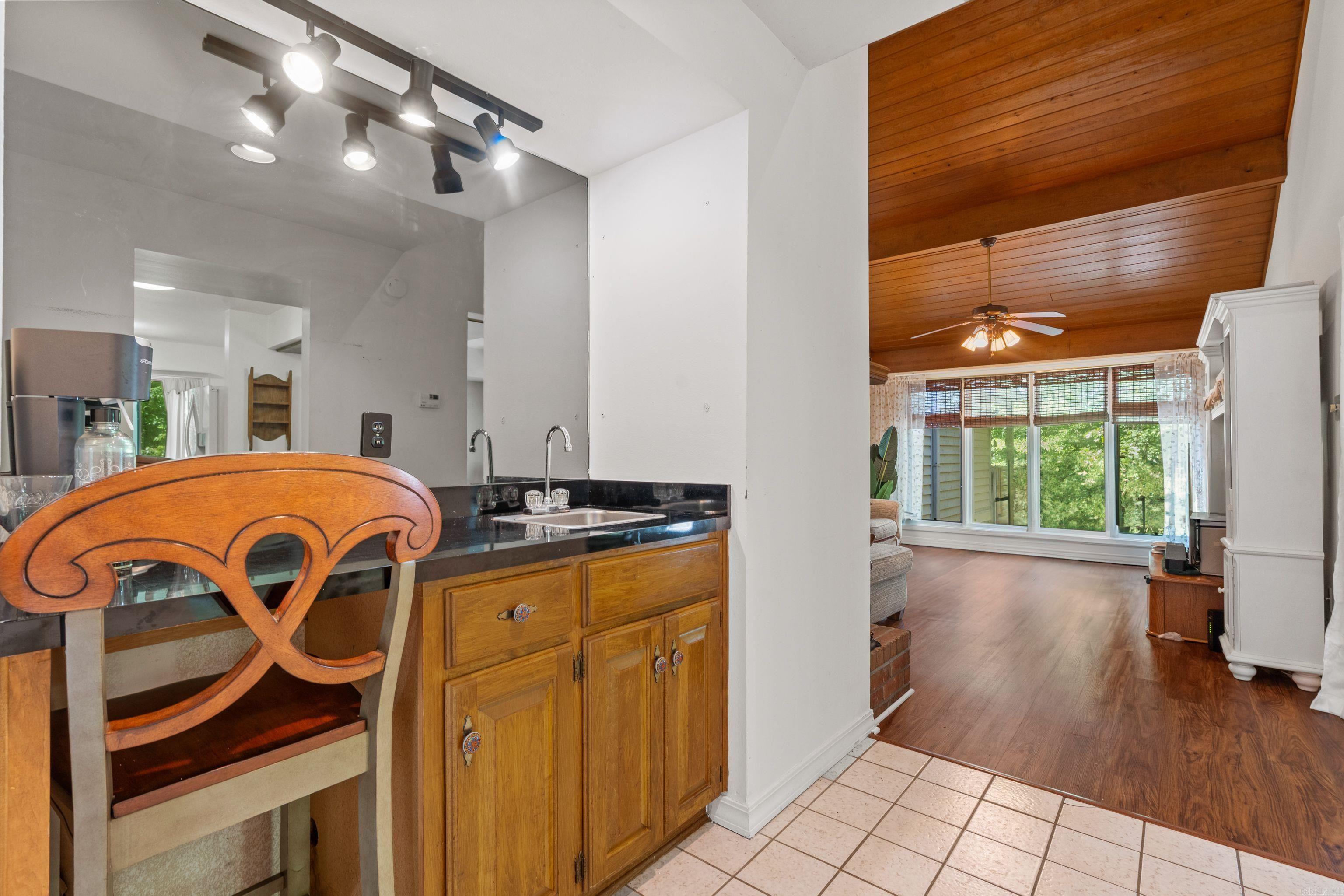 SILVER POINT CONDOS - Residential