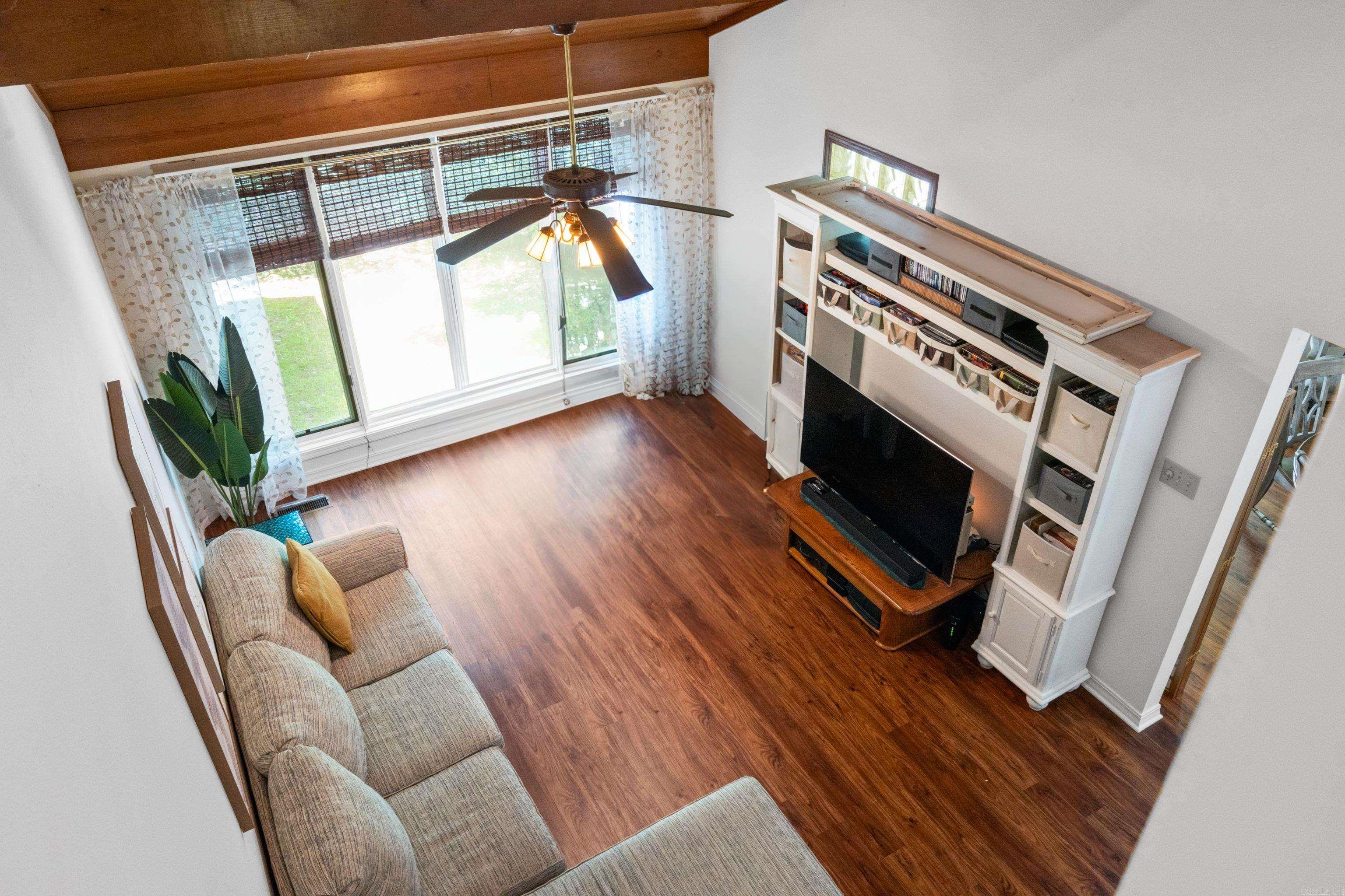 SILVER POINT CONDOS - Residential