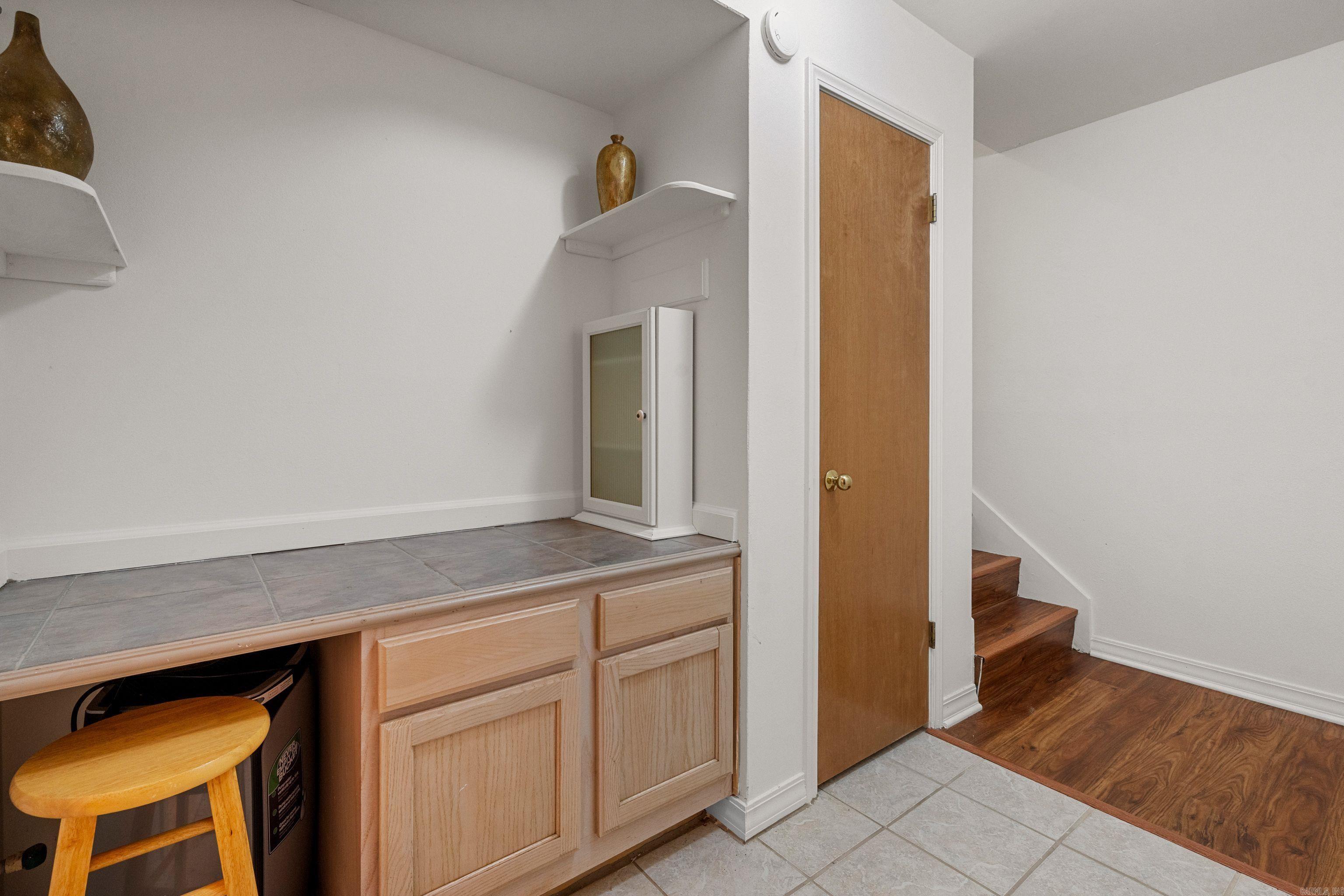 SILVER POINT CONDOS - Residential