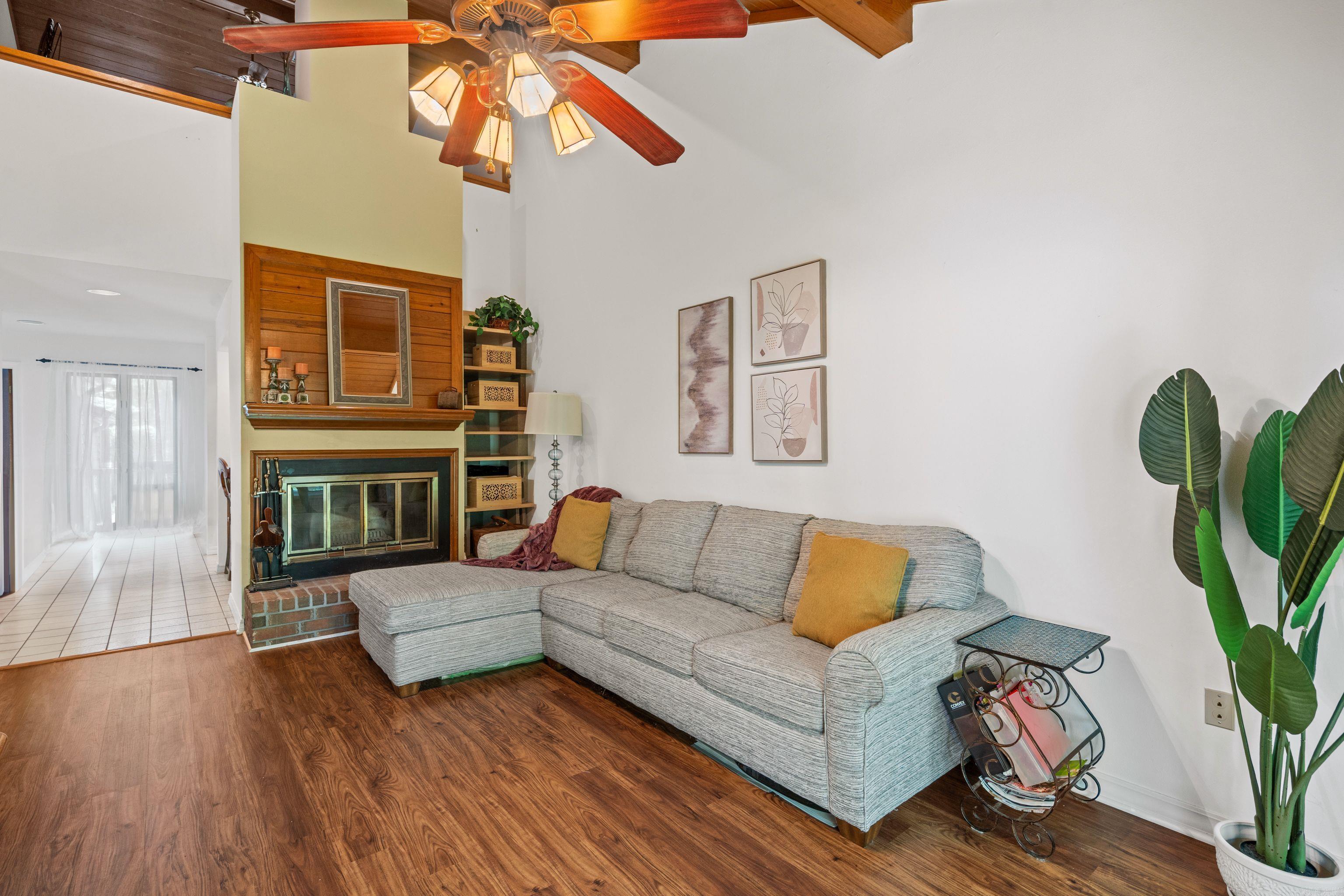 SILVER POINT CONDOS - Residential