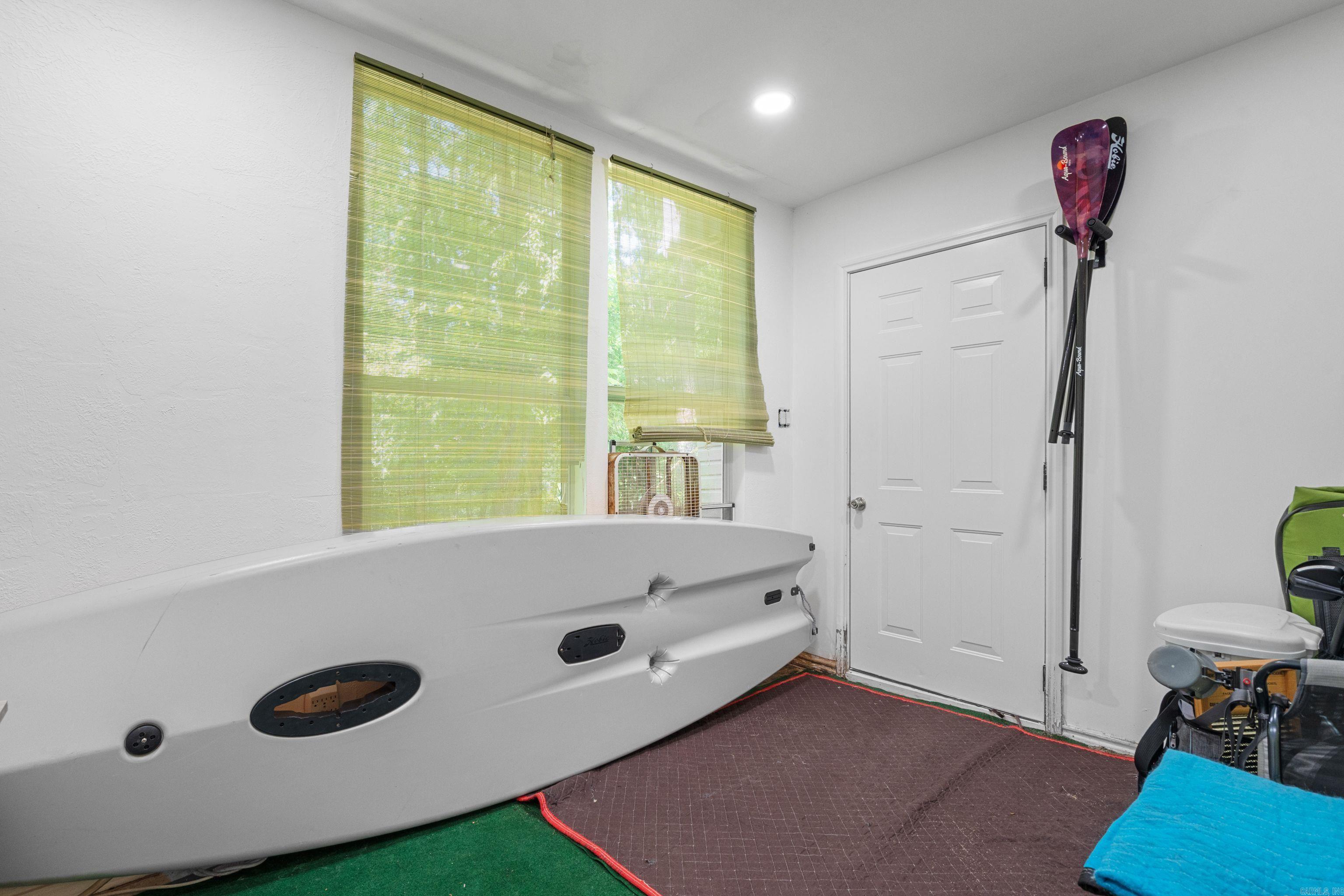 SILVER POINT CONDOS - Residential