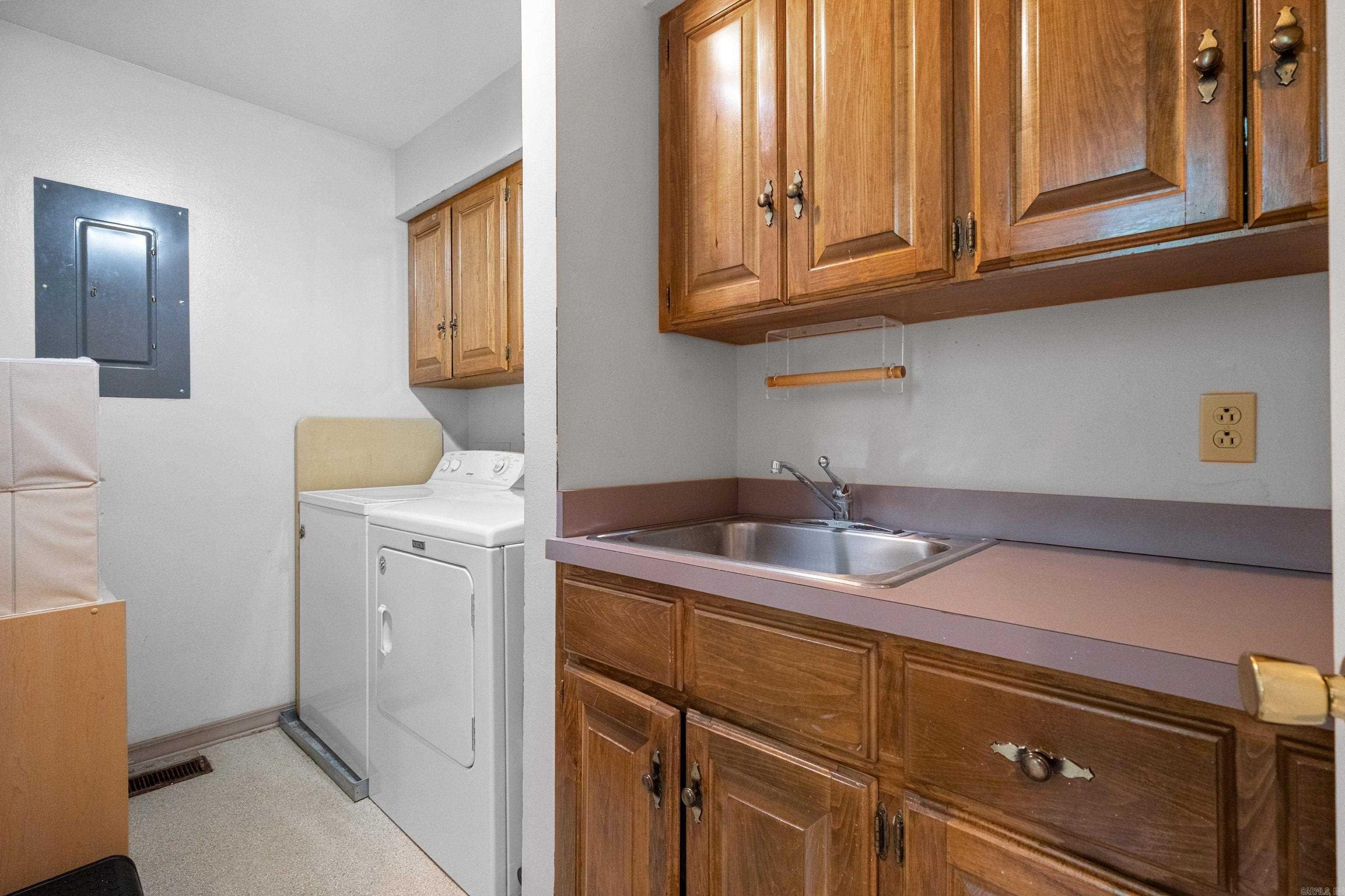 SILVER POINT CONDOS - Residential