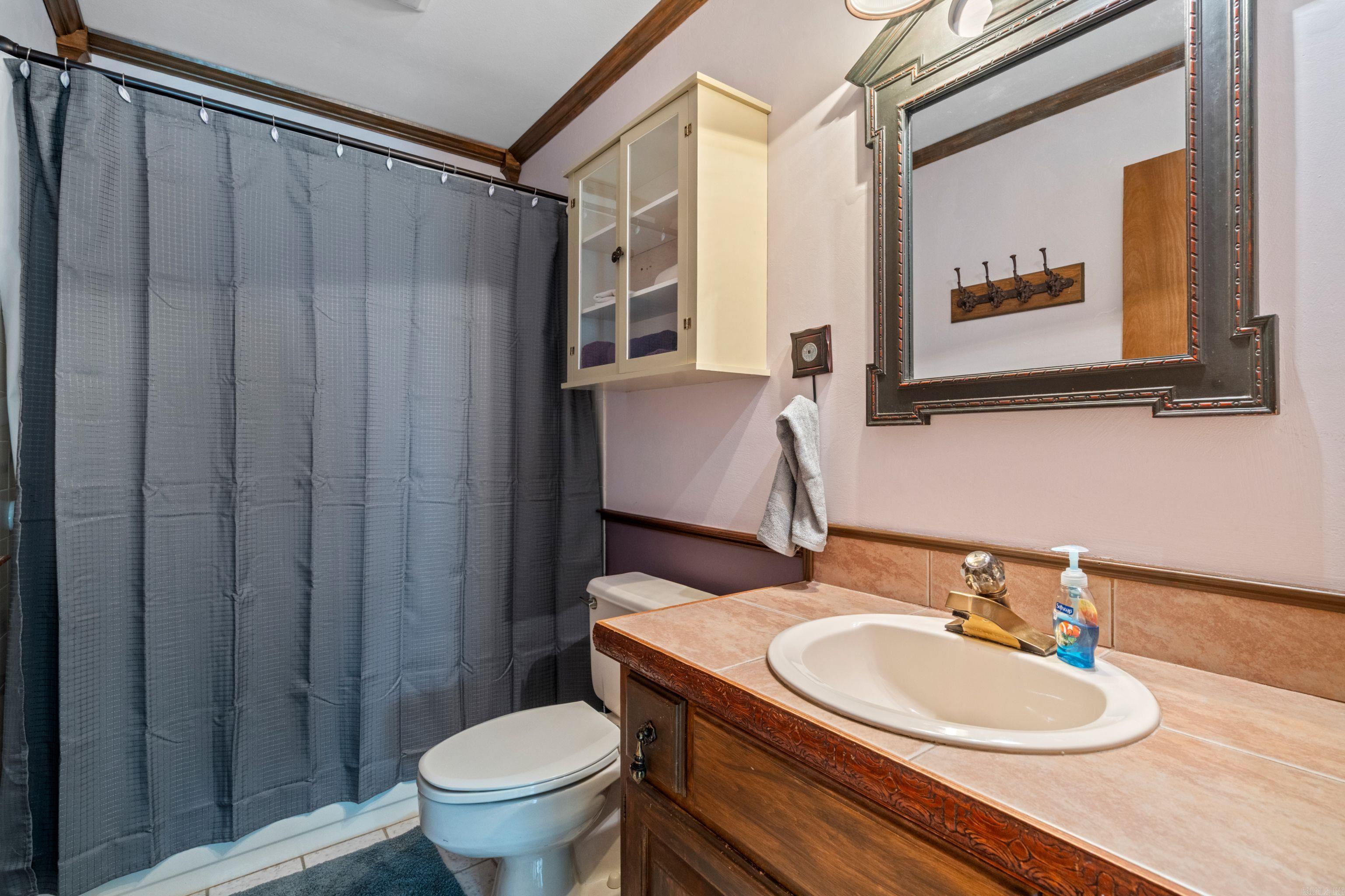 SILVER POINT CONDOS - Residential