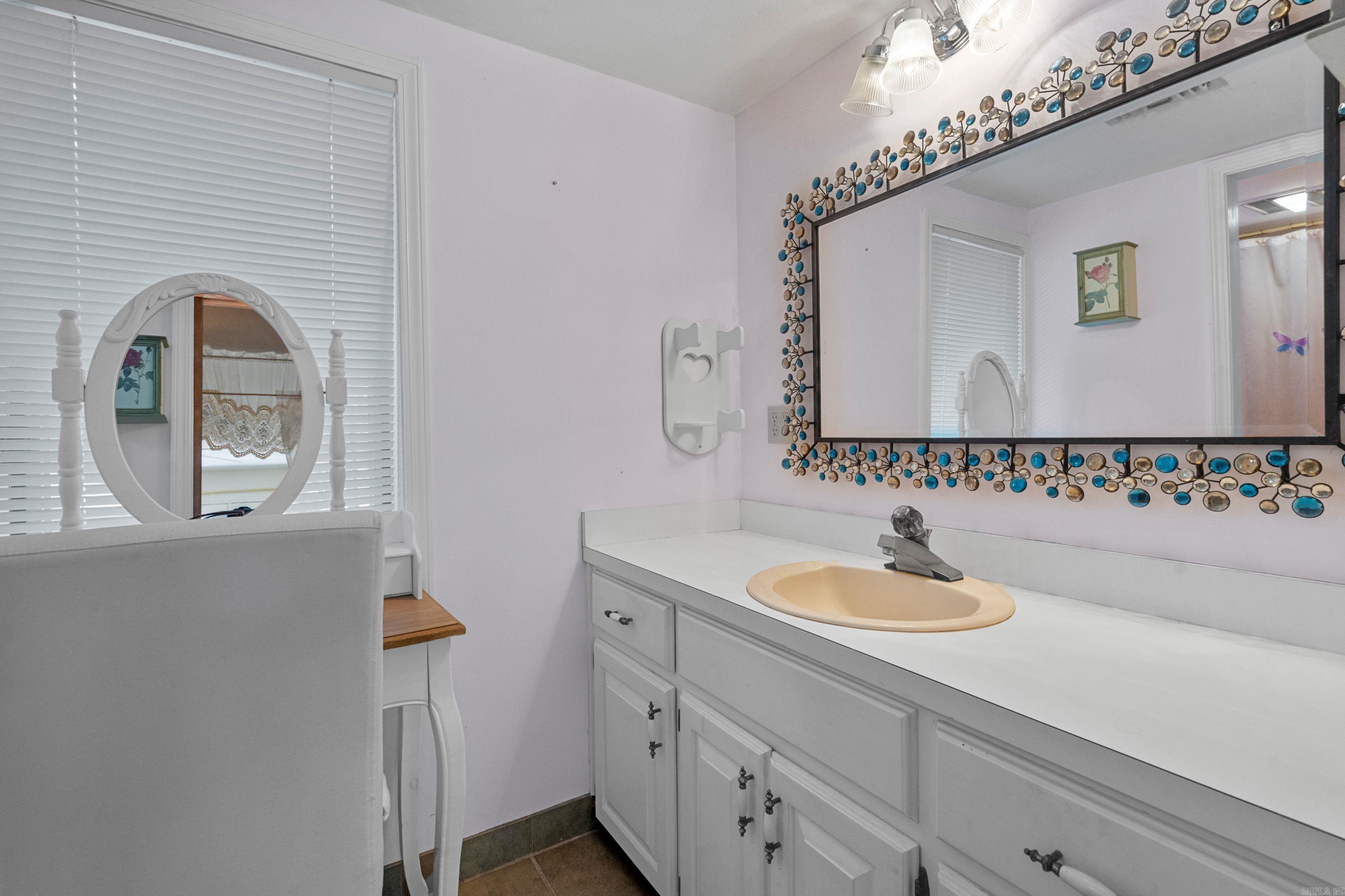 SILVER POINT CONDOS - Residential