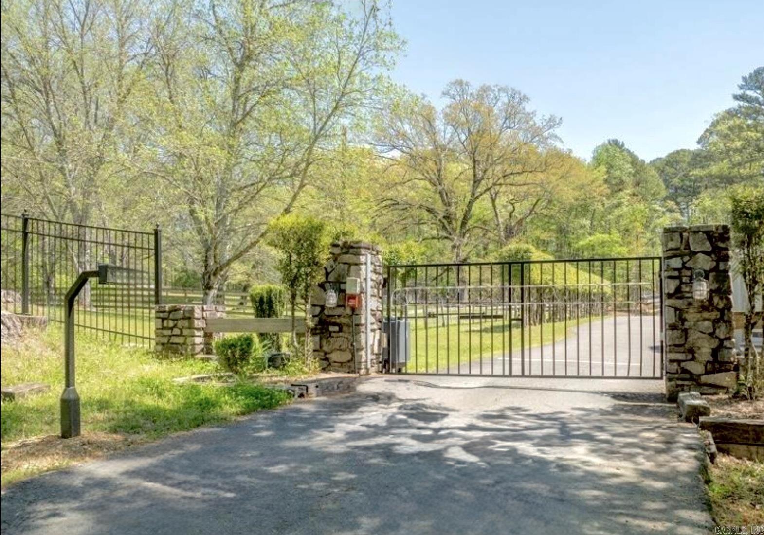 SILVER POINT CONDOS - Residential