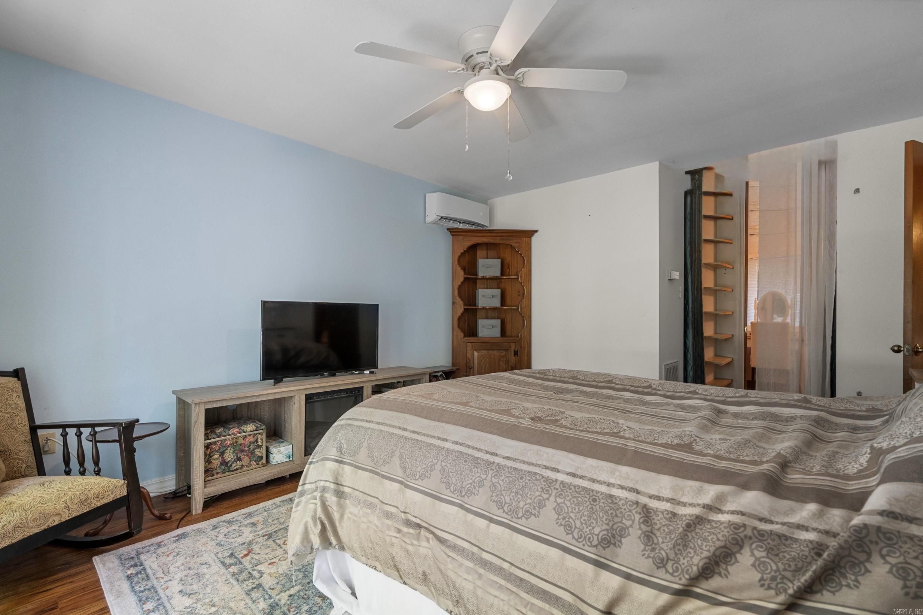 SILVER POINT CONDOS - Residential