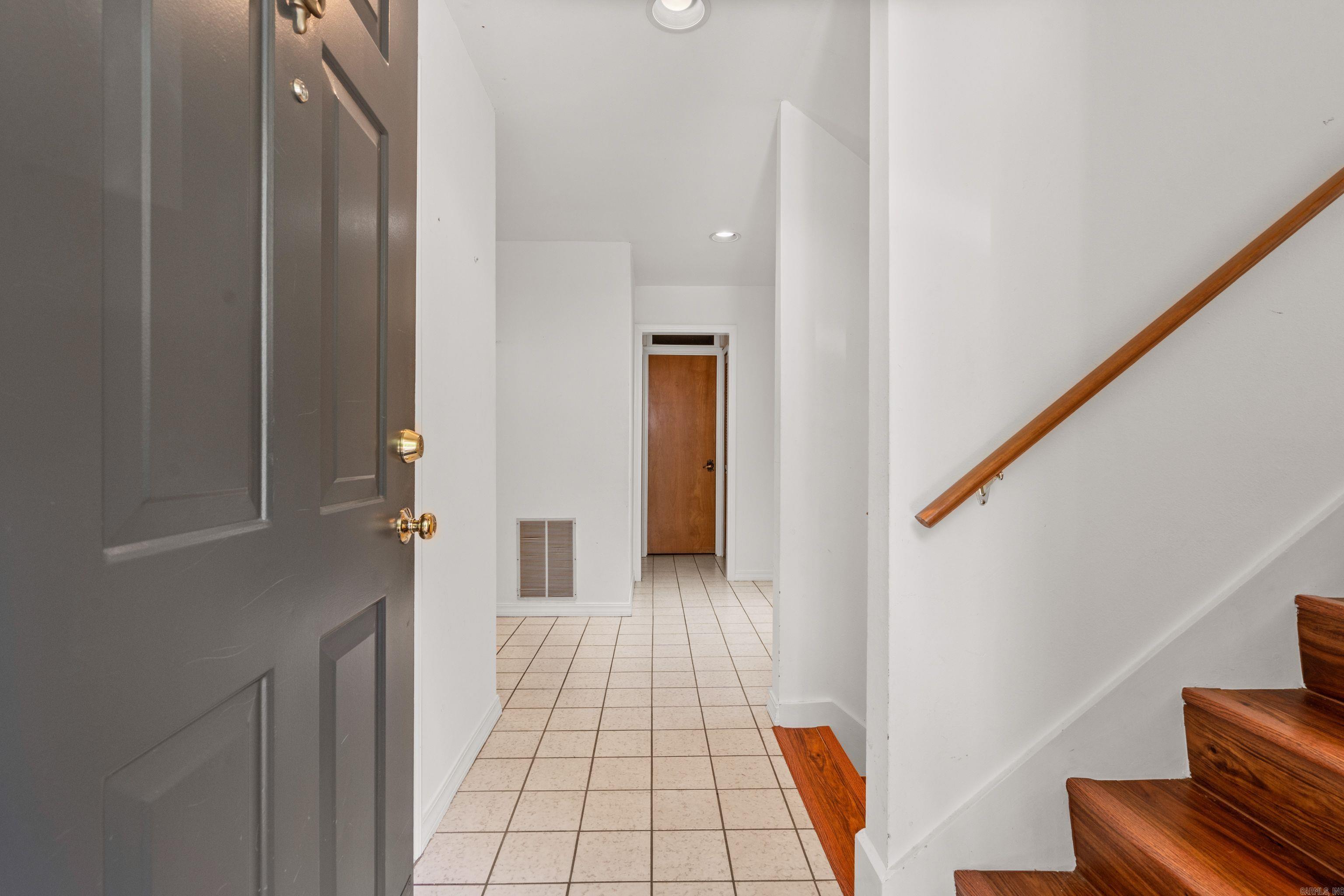 SILVER POINT CONDOS - Residential