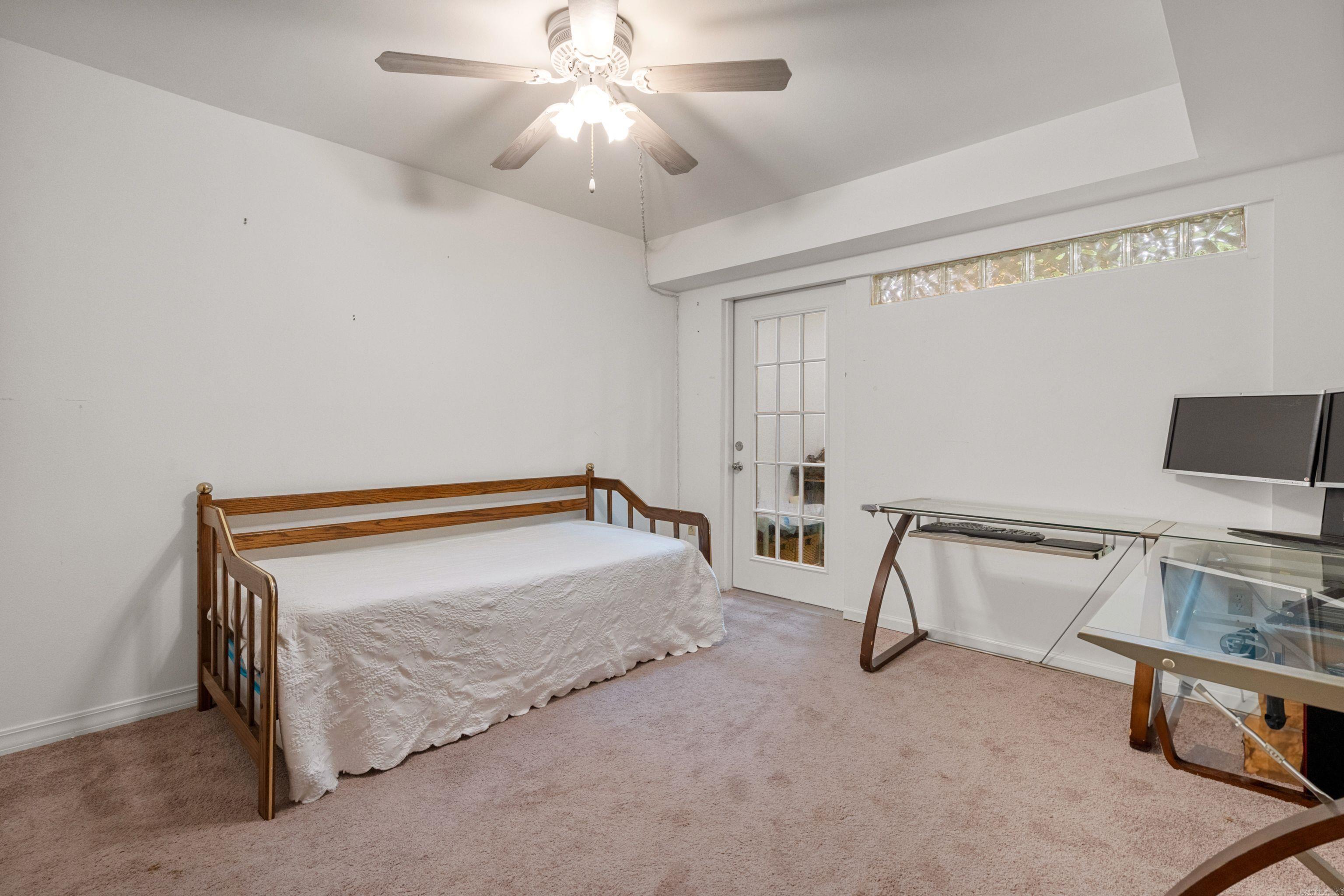 SILVER POINT CONDOS - Residential