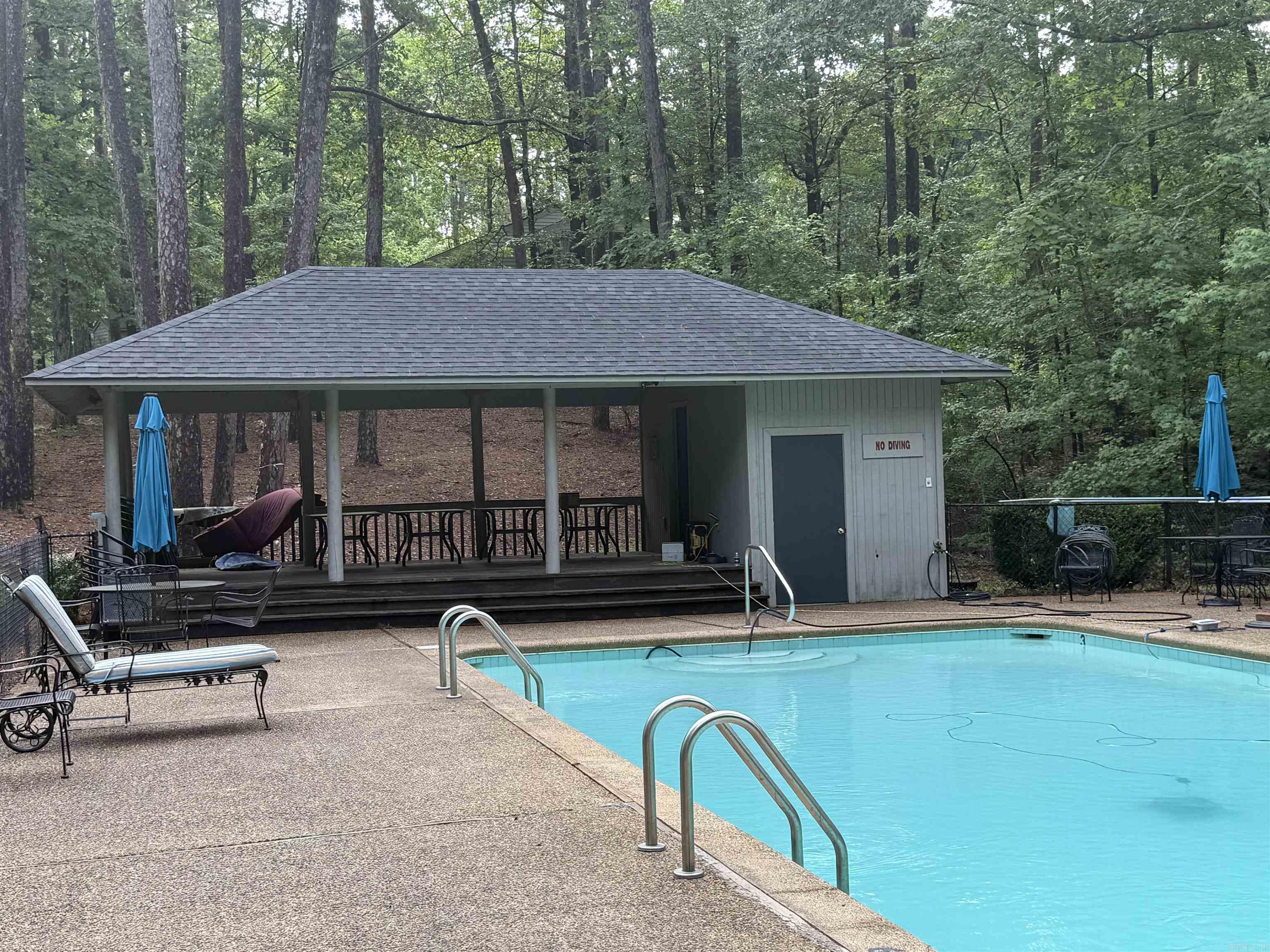 SILVER POINT CONDOS - Residential