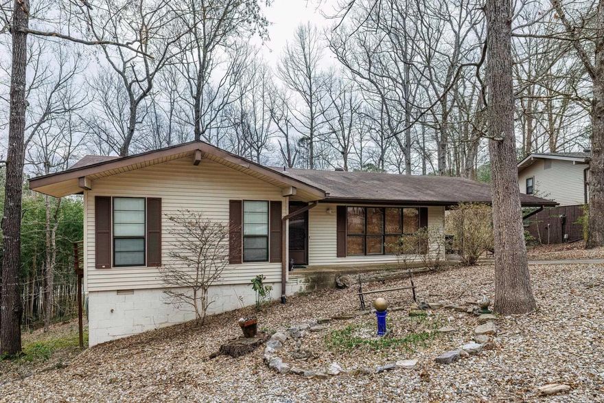 Two bedroom home near the Coronado Fitness Ctr, Tennis Center, Lake Cortez and close to West End amenities. Deck overlooks wooded setting. Hot Springs Village has a one time buy in fee of $2,000 paid to the POA at closing.