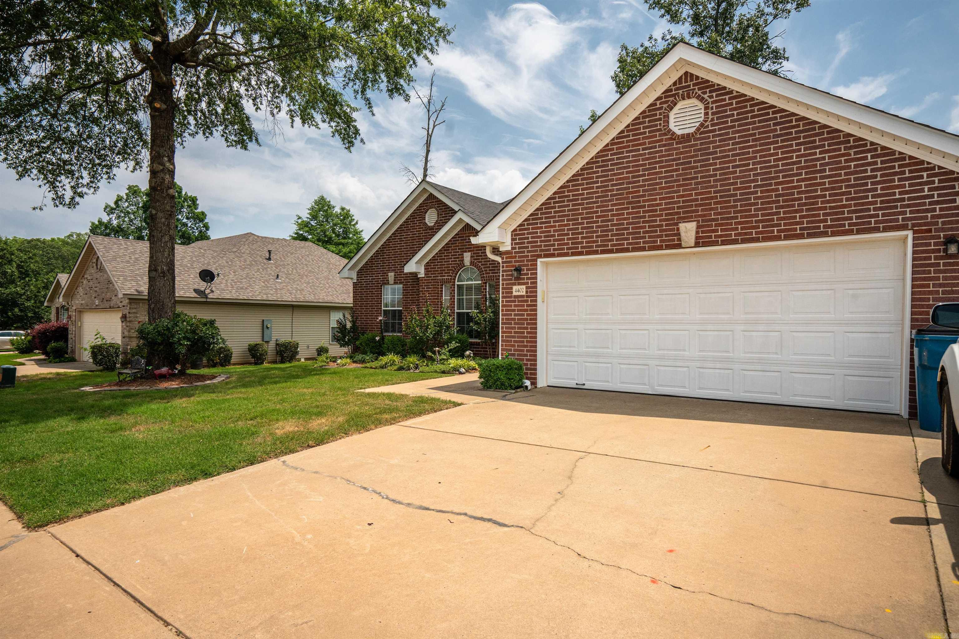 EMERALD VALLEY - Residential