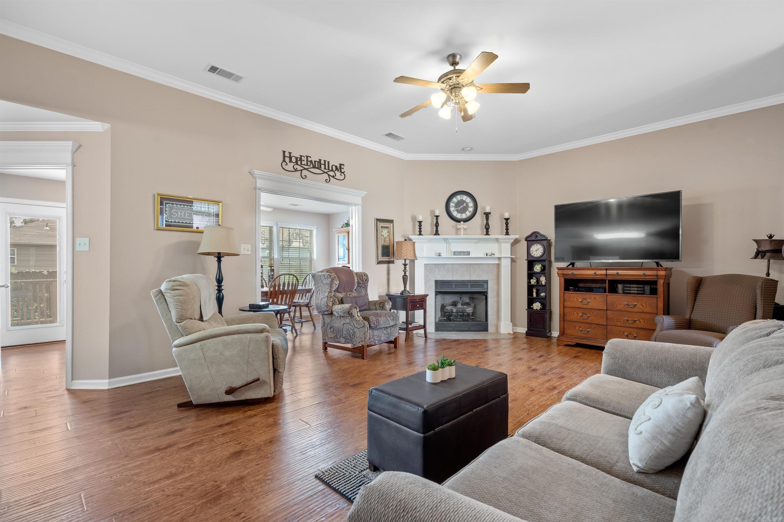 EMERALD VALLEY - Residential