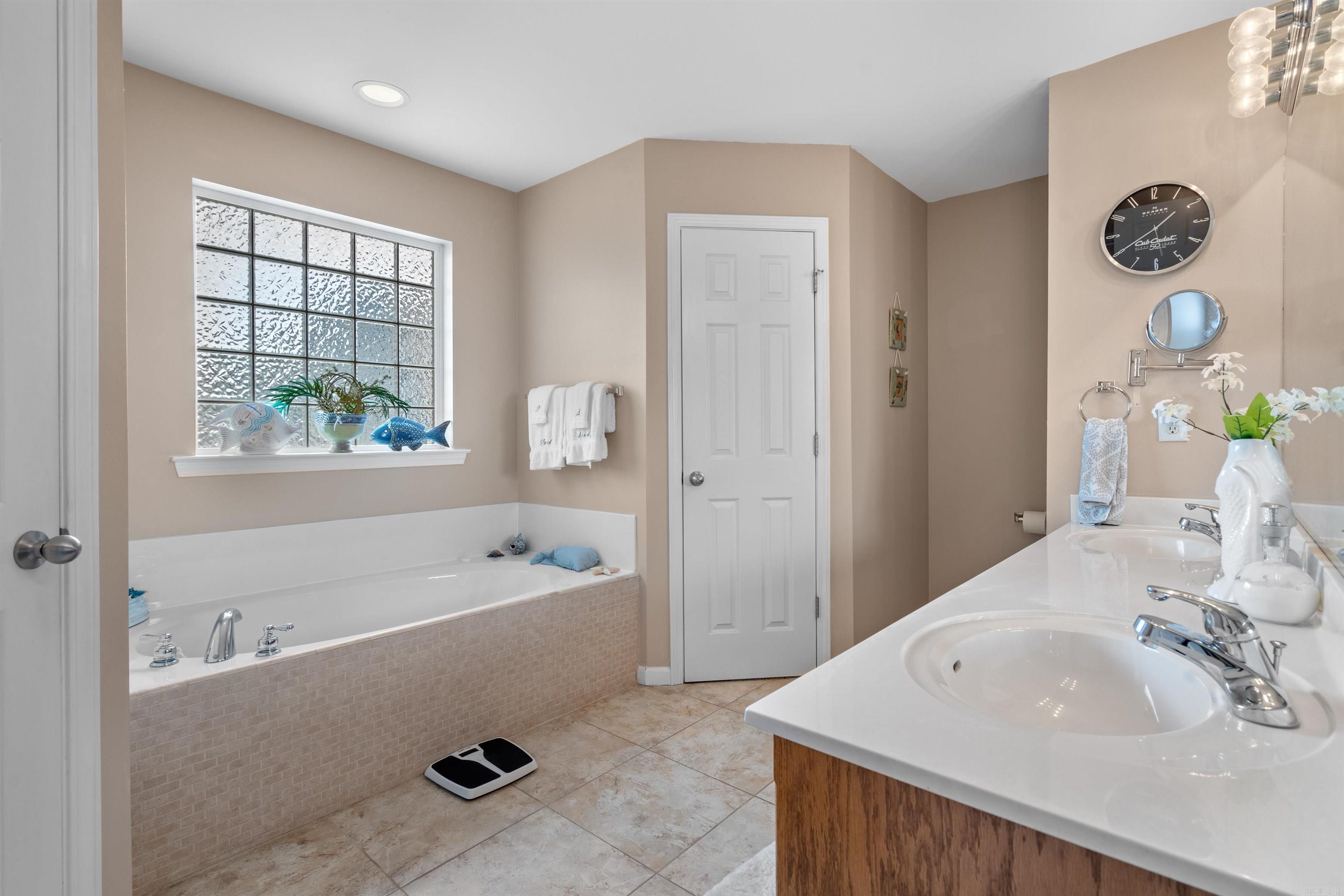 EMERALD VALLEY - Residential