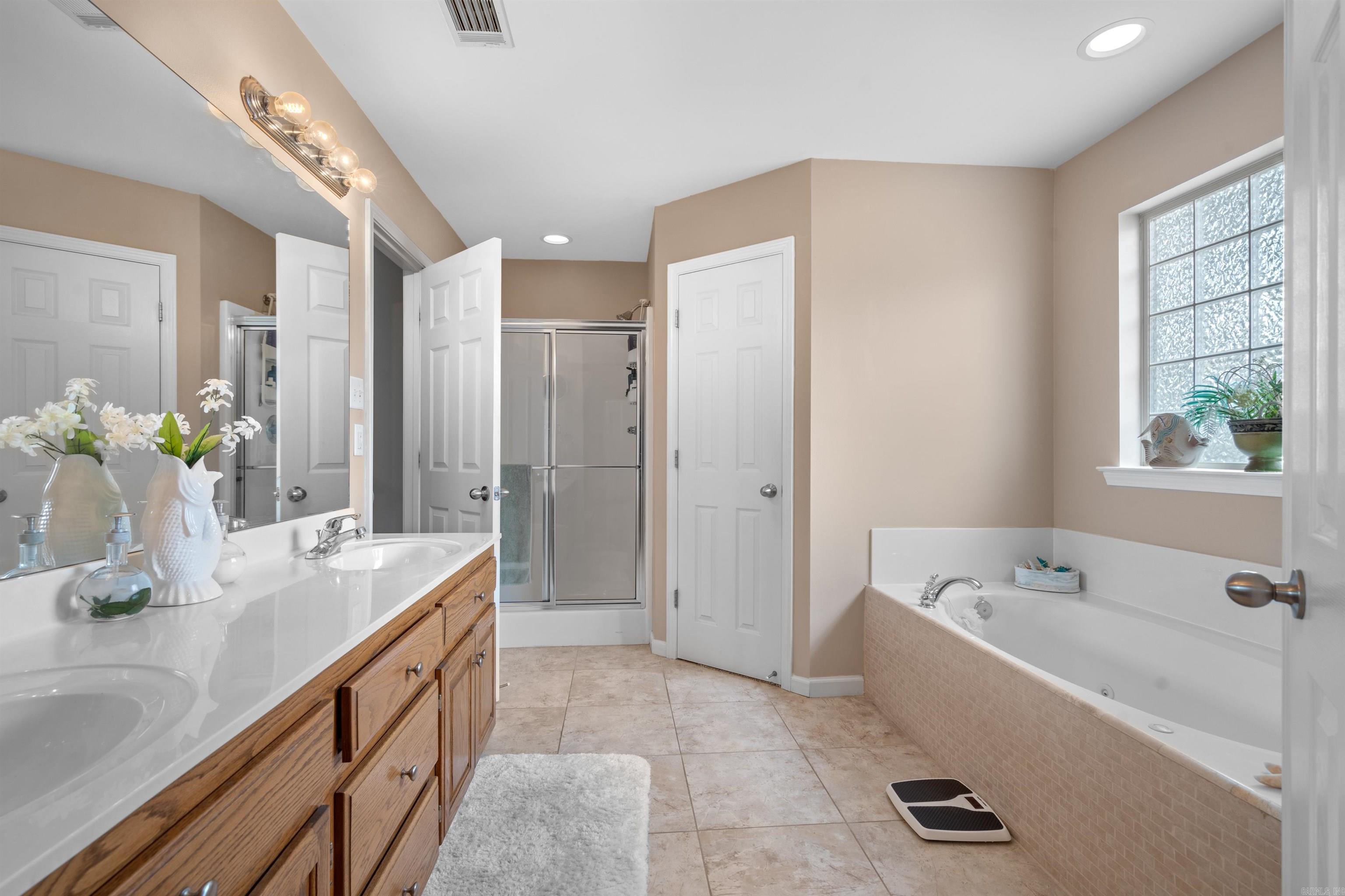 EMERALD VALLEY - Residential