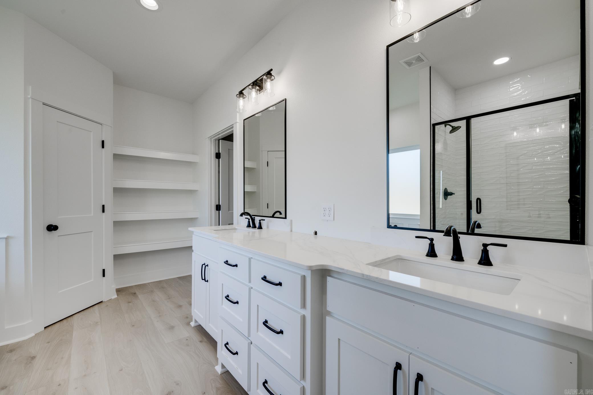 IVY PLACE - Residential